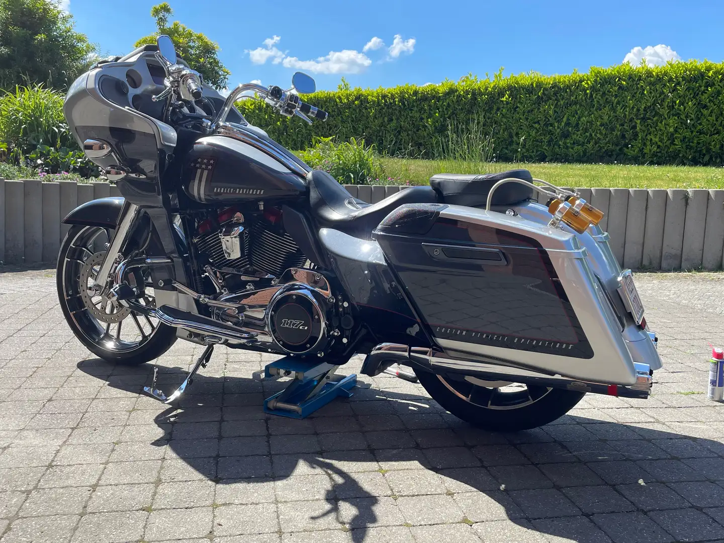 Harley-Davidson Road Glide CVO Argintiu - 2