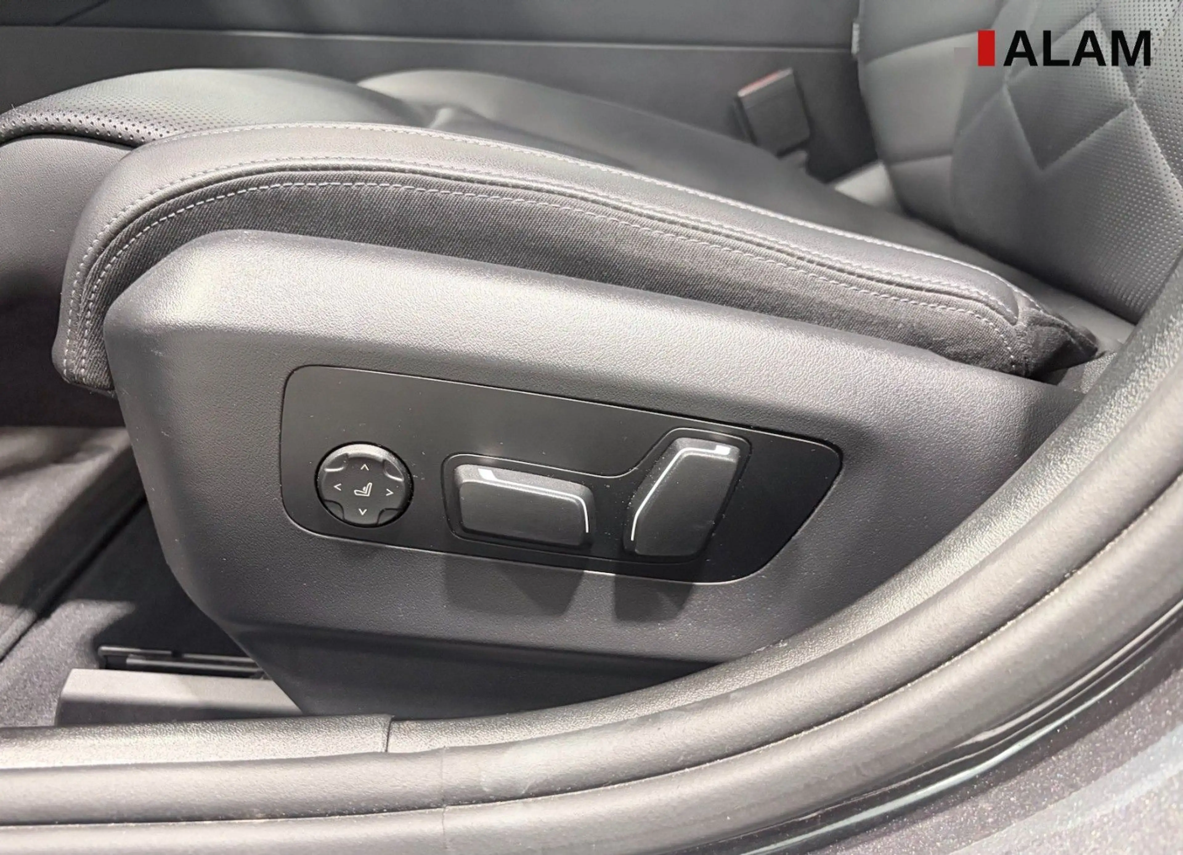 BMW 520 d M Sport ACC Lane Pano Side ViCo B&W Sound — photo 13