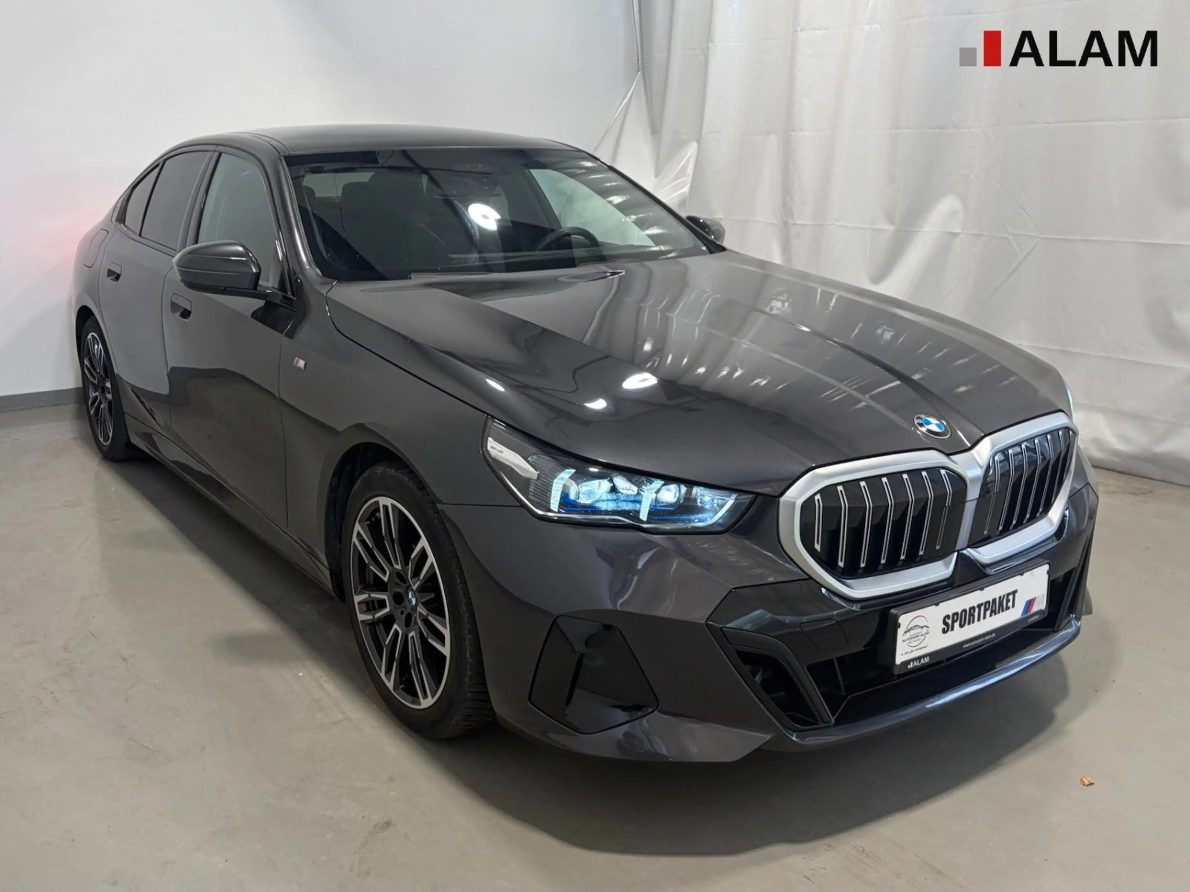 BMW 520 d M Sport ACC Lane Pano Side ViCo B&W Sound — photo 3