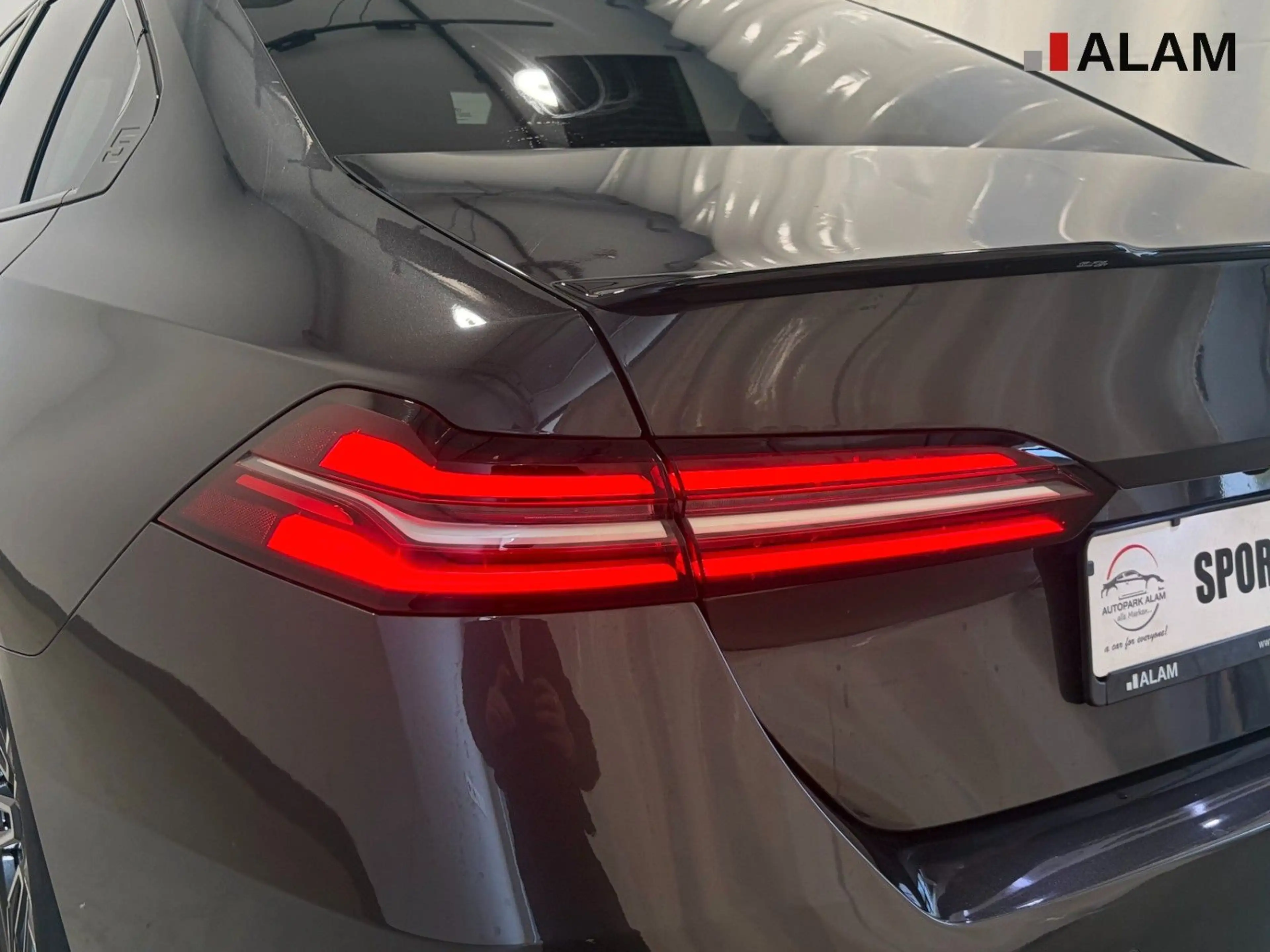 BMW 520 d M Sport ACC Lane Pano Side ViCo B&W Sound — photo 10