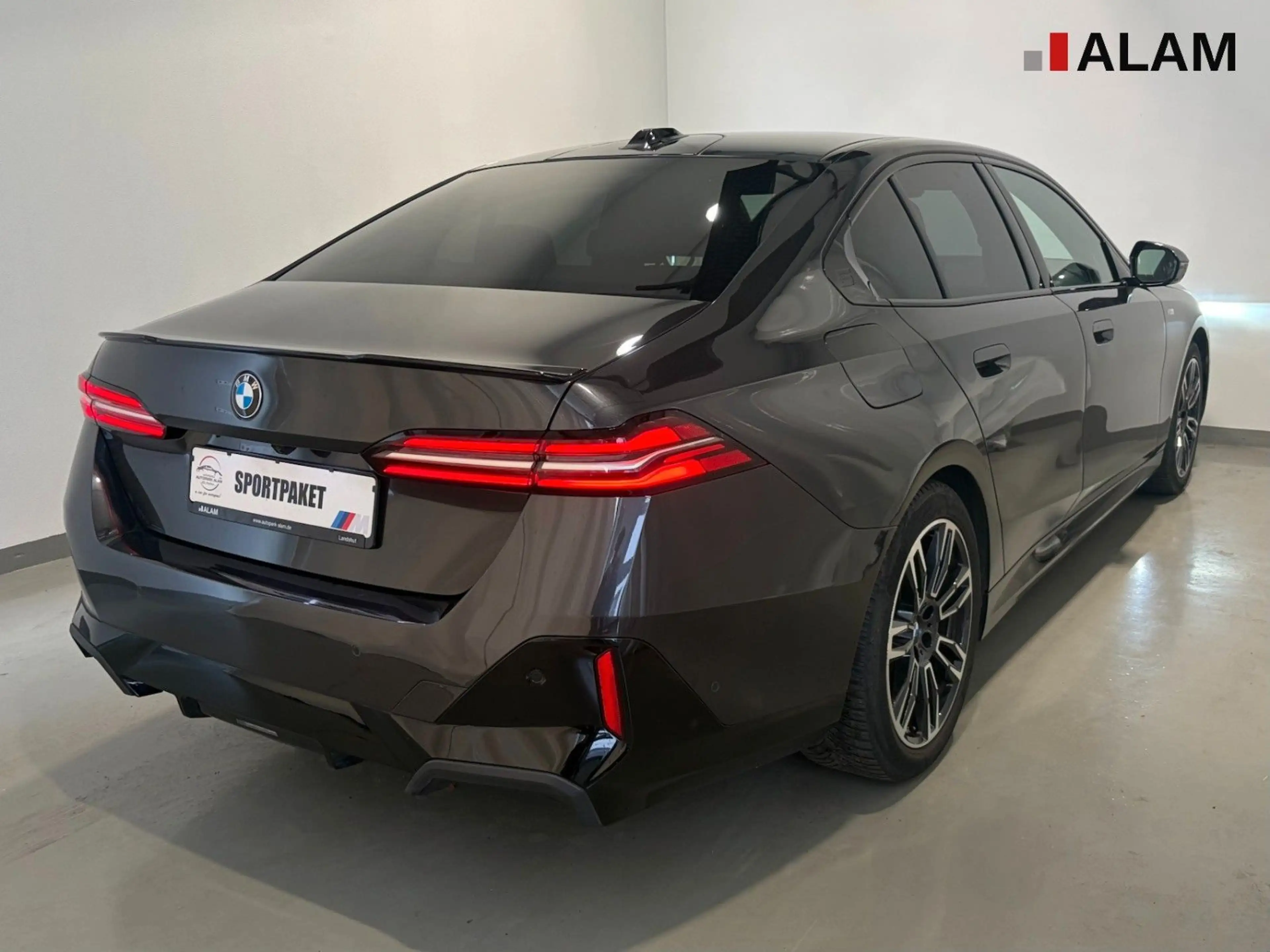 BMW 520 d M Sport ACC Lane Pano Side ViCo B&W Sound — photo 5