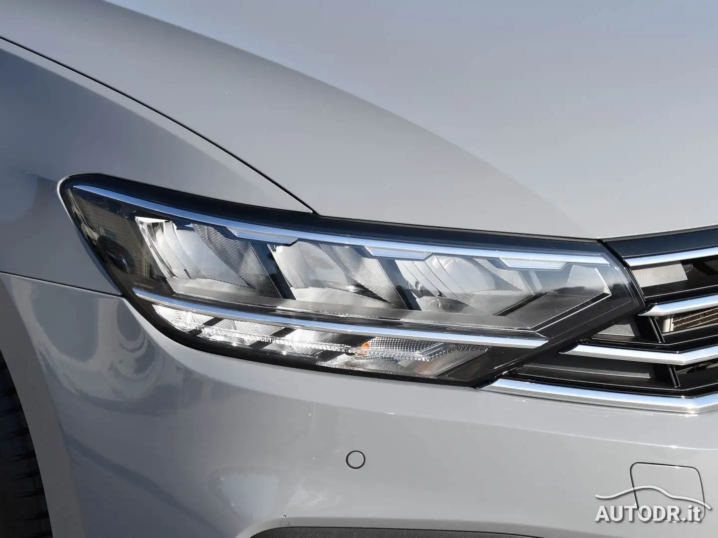Volkswagen Passat Variant 2.0 TDI EVO DSG Business Fari LED, Navi, Ambient Grigio - 2