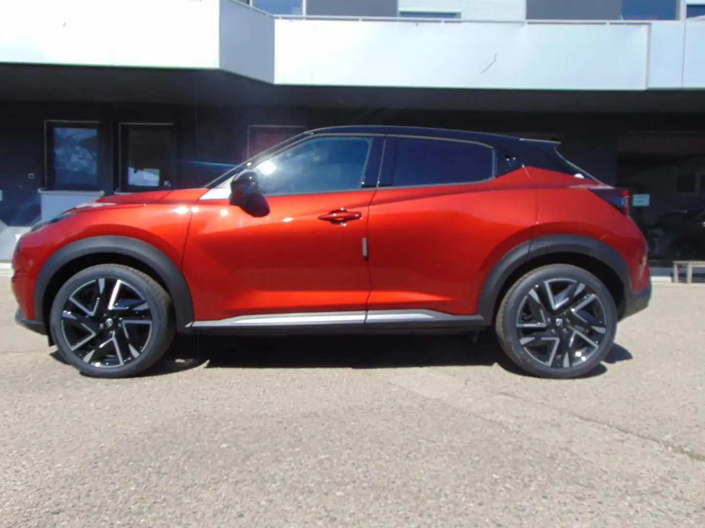 Nissan Juke N-Design 1.0 DIG-T 114PS AT (B) Rot - 2