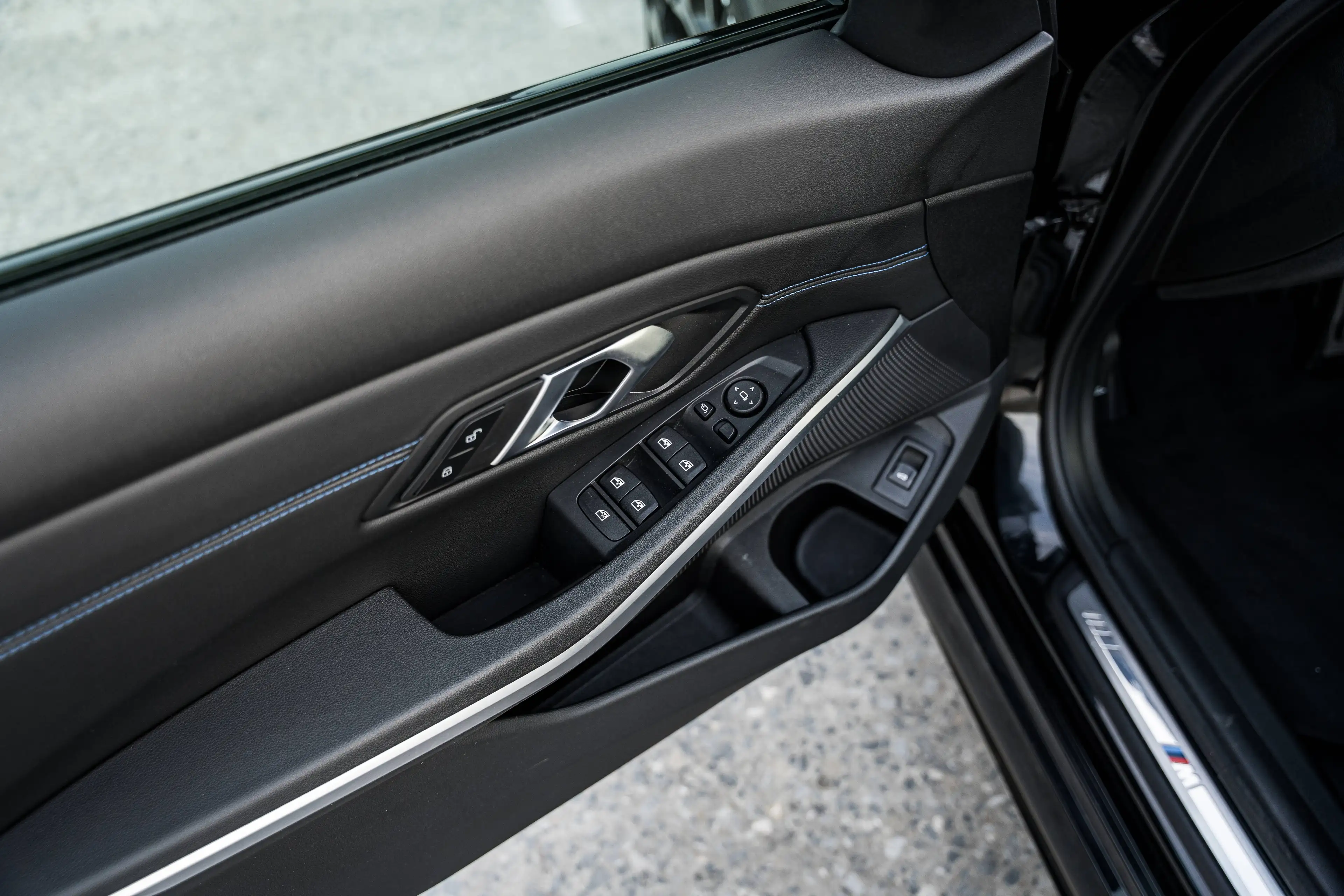 BMW 318 i*PACK M*FACELIFT*LED*HUD*TOIT OUVRANT* — photo 10