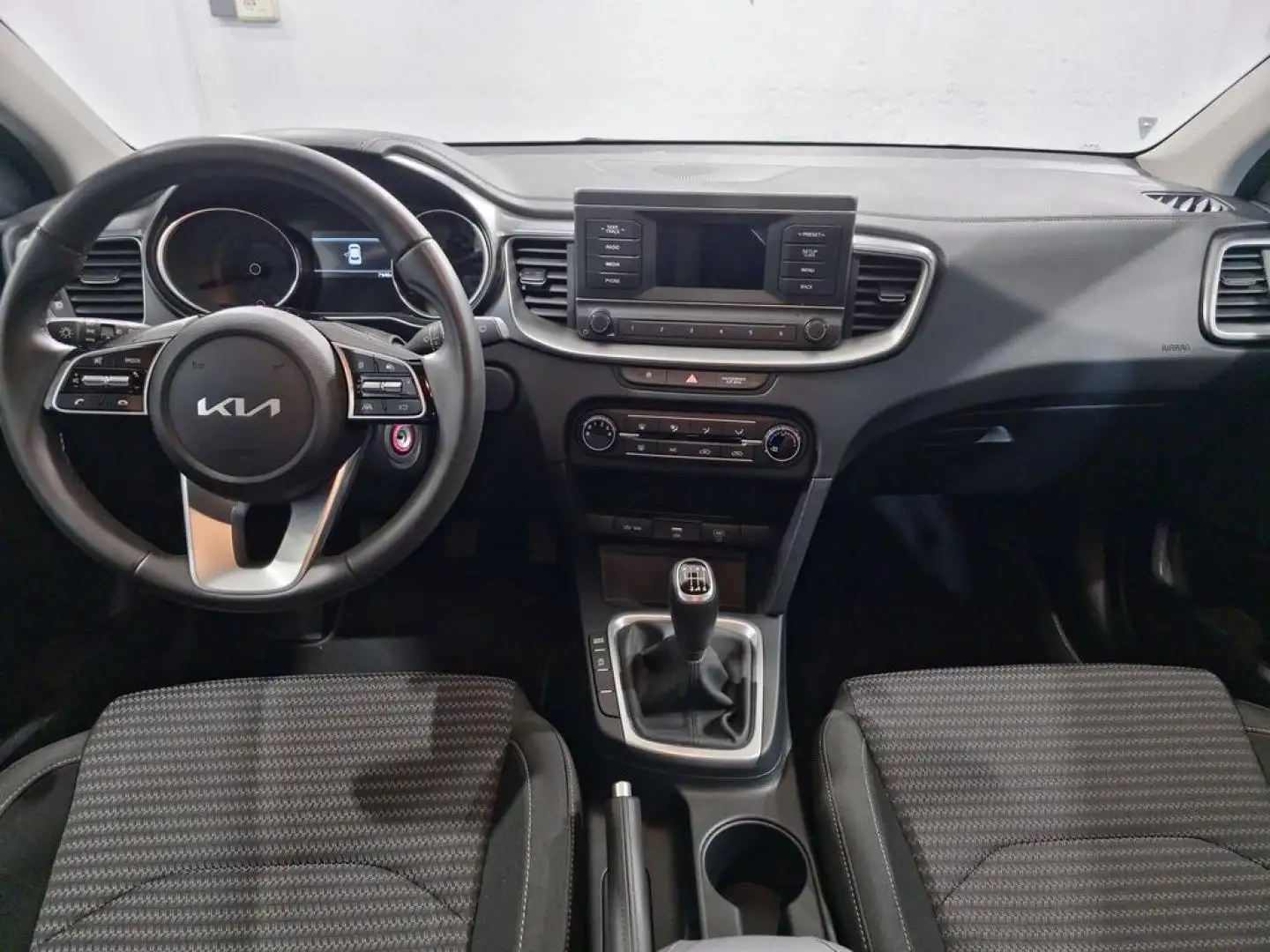Kia XCeed 1.6 MHEV iMT Concept 136 - 2
