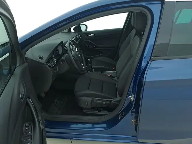 Opel Astra view 10