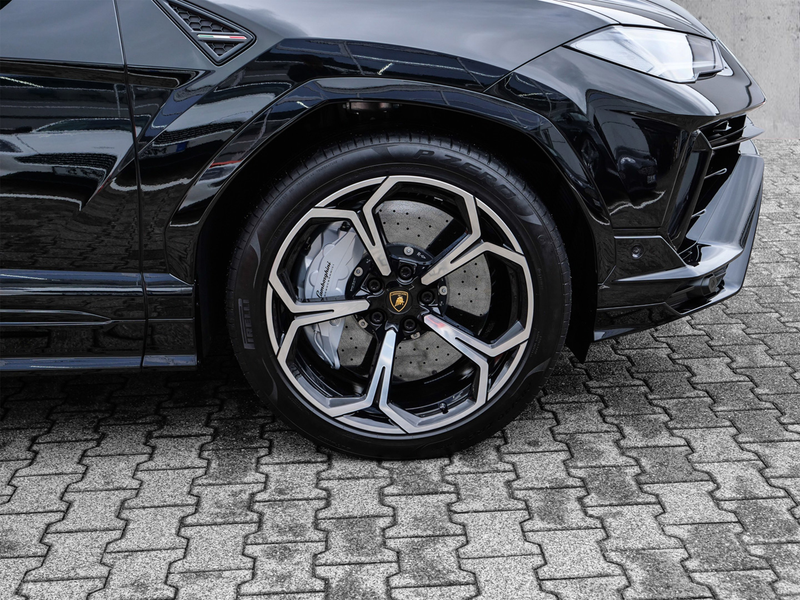 Lamborghini Urus S Nero Helene, Park Assistance Package — photo 9