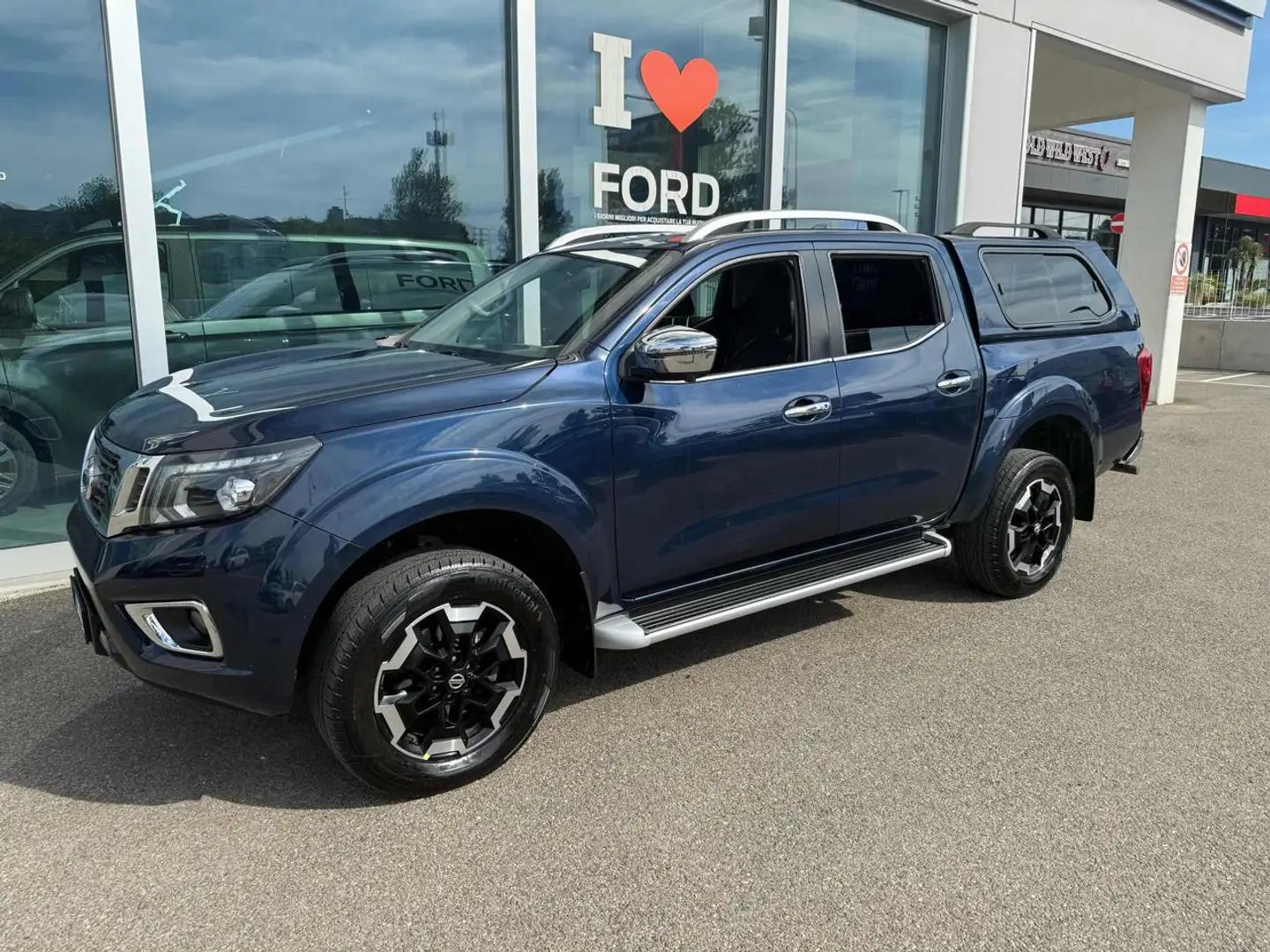 Nissan Navara 2.3 dCi 190 CV 7AT 4WD Double Cab Tekna Blu/Azzurro - 2