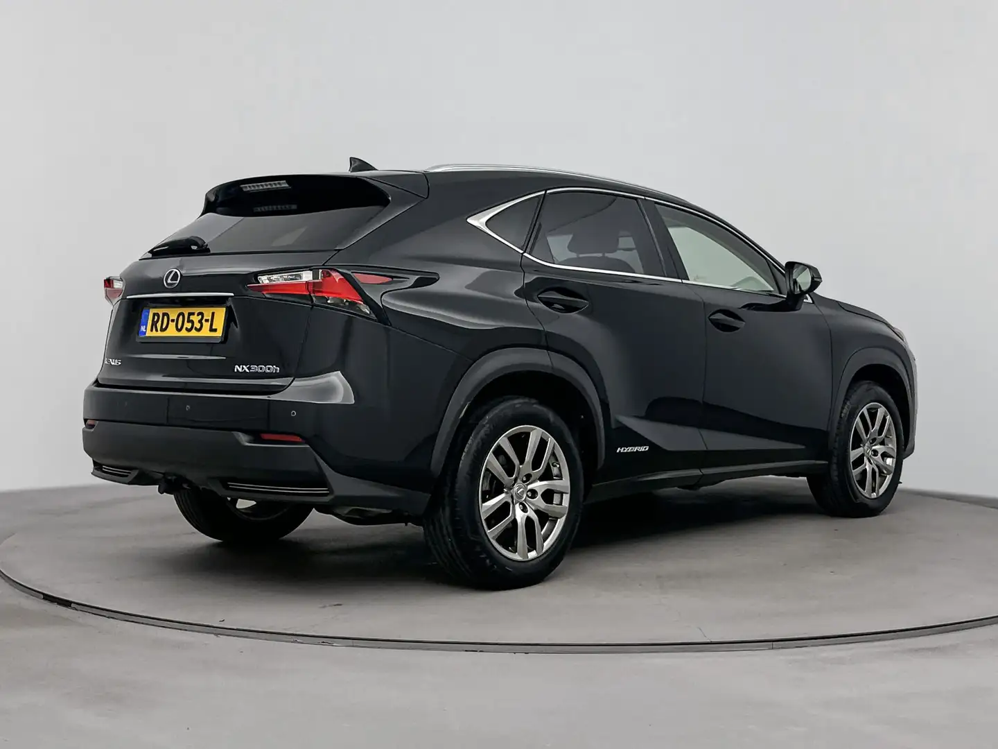 Lexus NX 300h AWD Luxury Line | Carplay | Sensoren | Stoelverwar Schwarz - 2