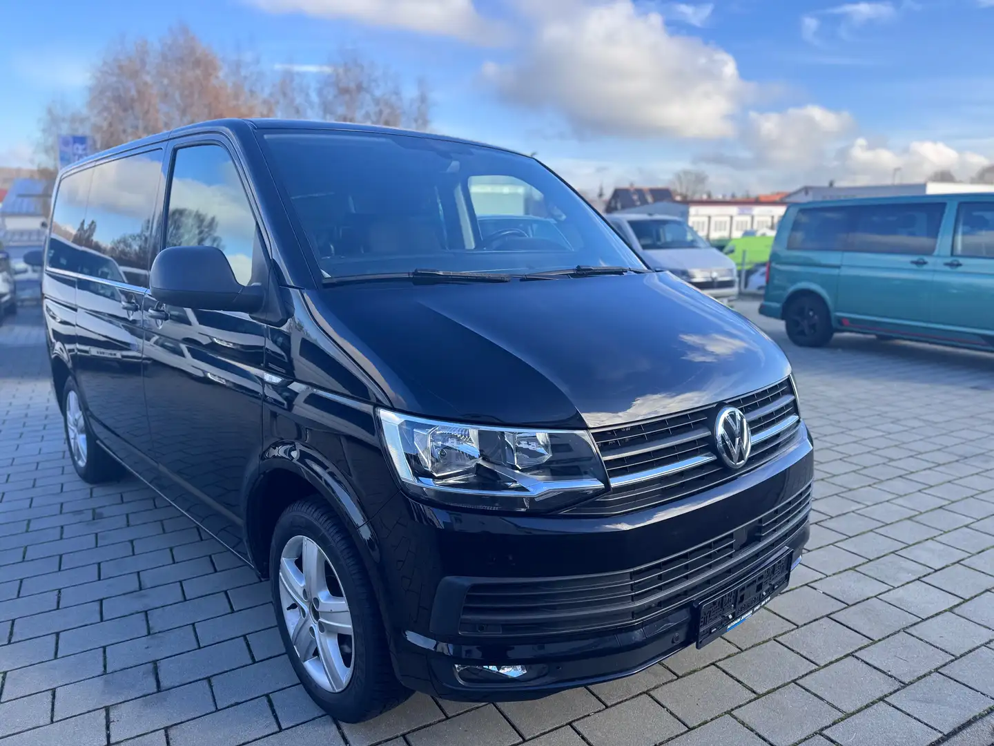 Volkswagen T6 Multivan Multivan DSG/150PS/Navi/Kamera/ACC/AHK/7-Sitzer Schwarz - 2