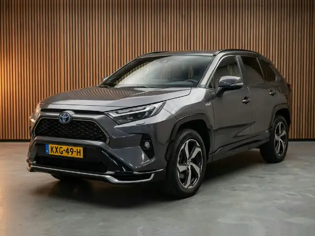 Toyota RAV4 view 3