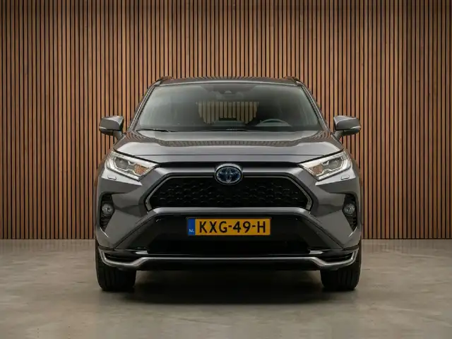 Toyota RAV4 view 2