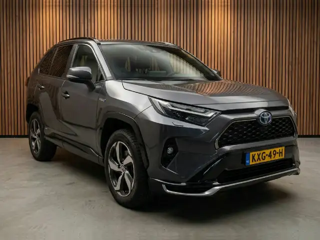 Toyota RAV4 view 4