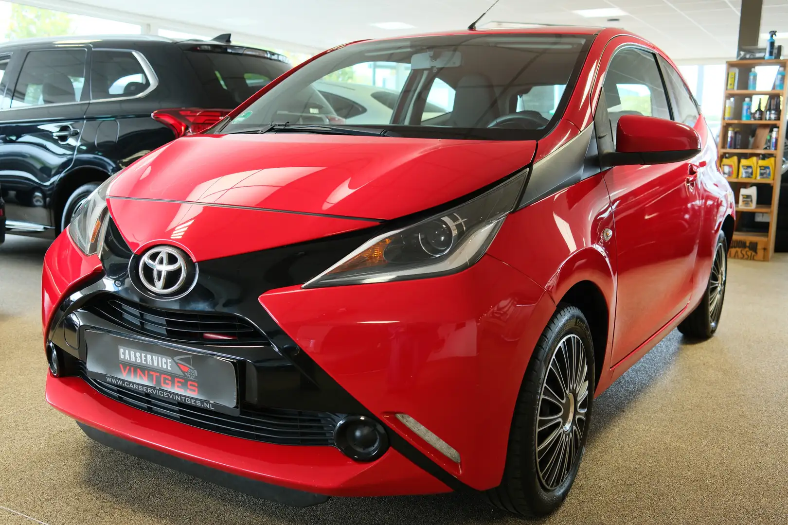 Toyota Aygo 1.0 VVT-i x-play Airco, Cruise control, Tel! Rouge - 1