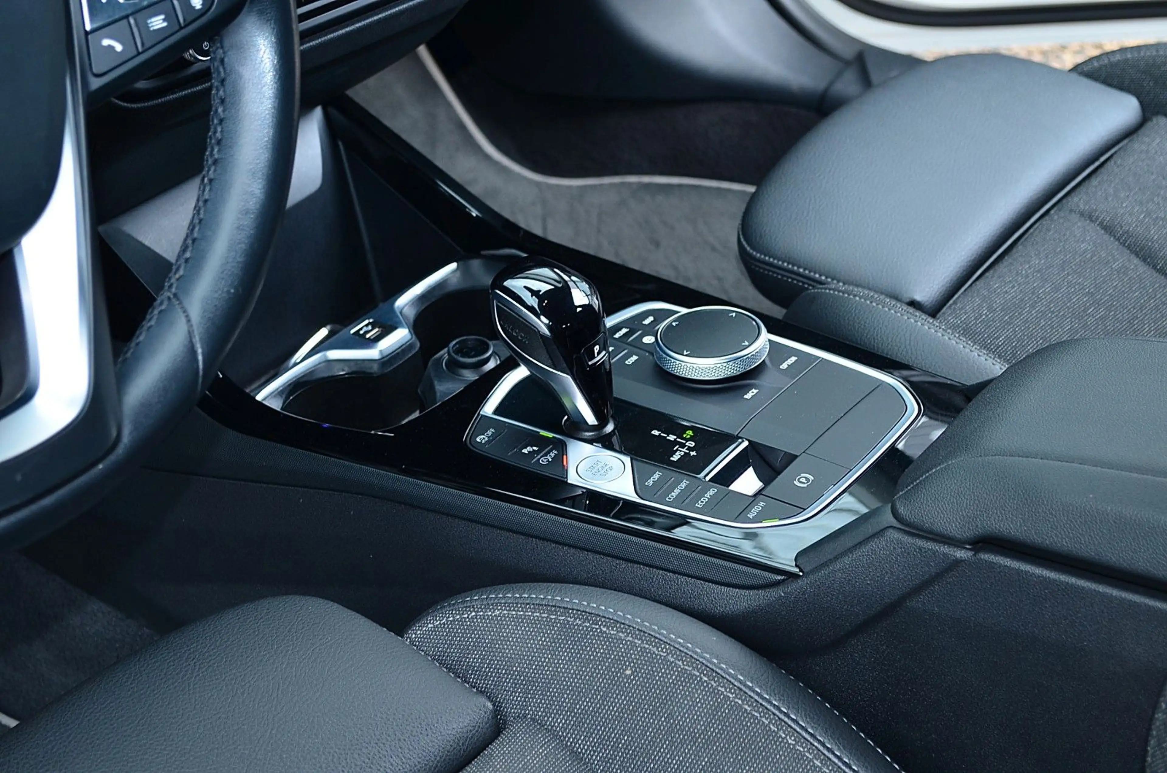 BMW 118 i Sport Line "Navi/Live/CarPlay/Autom./S.H" — photo 14