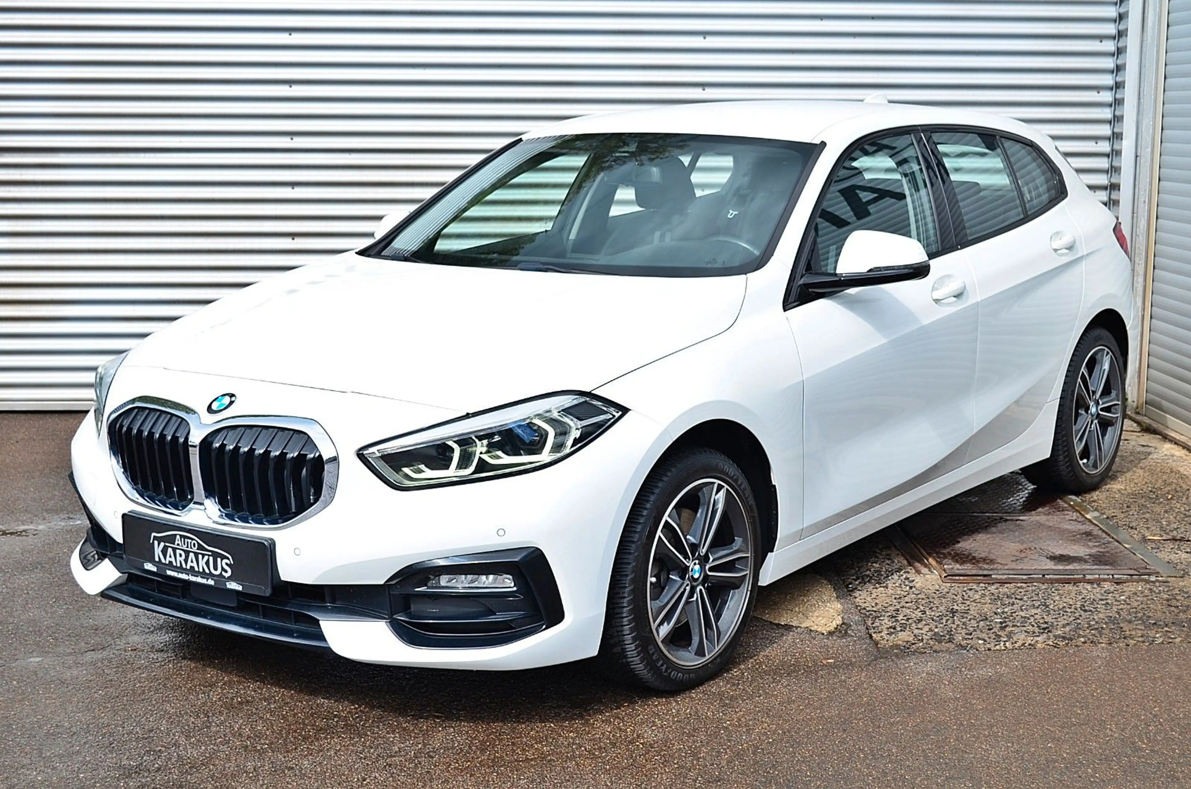 BMW 118 i Sport Line "Navi/Live/CarPlay/Autom./S.H" — photo 3