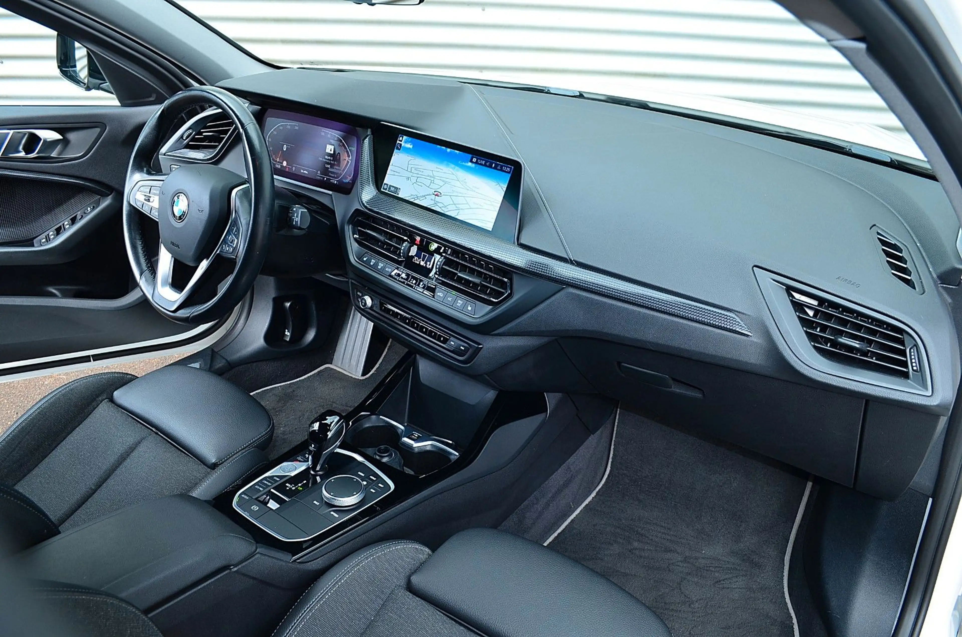 BMW 118 i Sport Line "Navi/Live/CarPlay/Autom./S.H" — photo 12