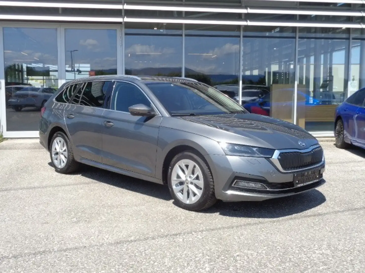 Skoda Octavia Combi 2,0 TDI Style DSG *LED *NAVI *AHK Grau - 2