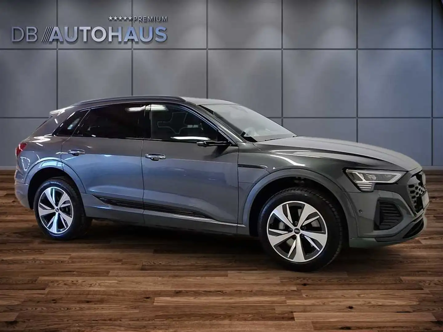 Audi Q8 e-tron 55 S line quattro Grau - 2