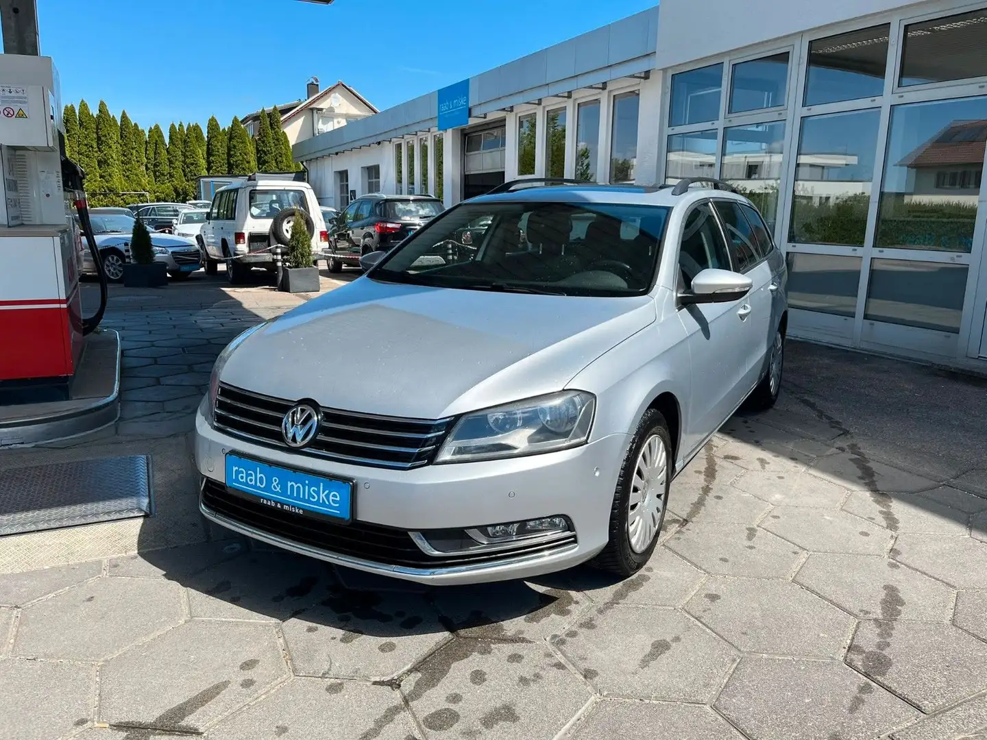 Volkswagen Passat Variant Comfortline *SHZ/Navi/AHK/PDC* Silber - 1