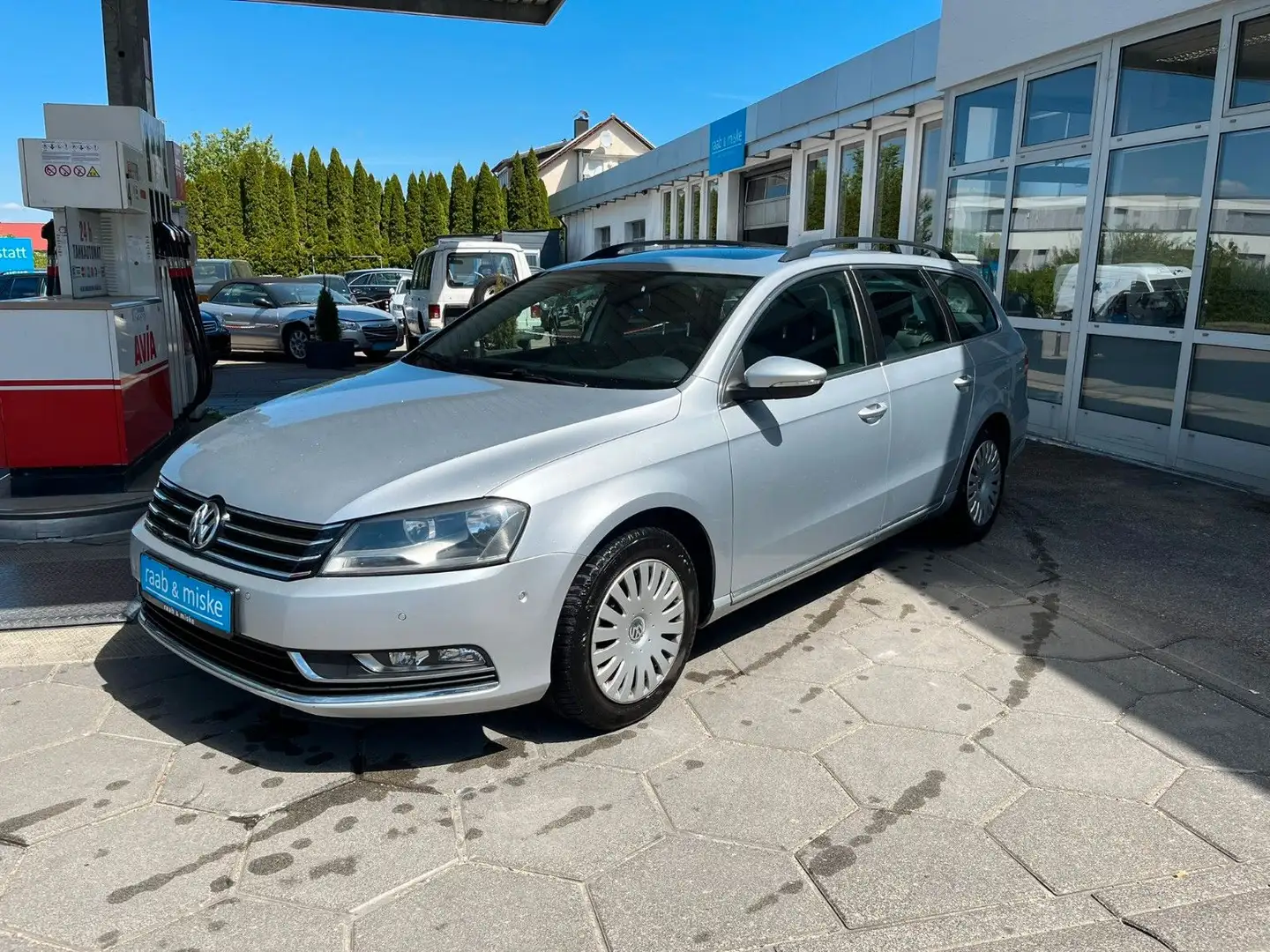 Volkswagen Passat Variant Comfortline *SHZ/Navi/AHK/PDC* Silber - 2
