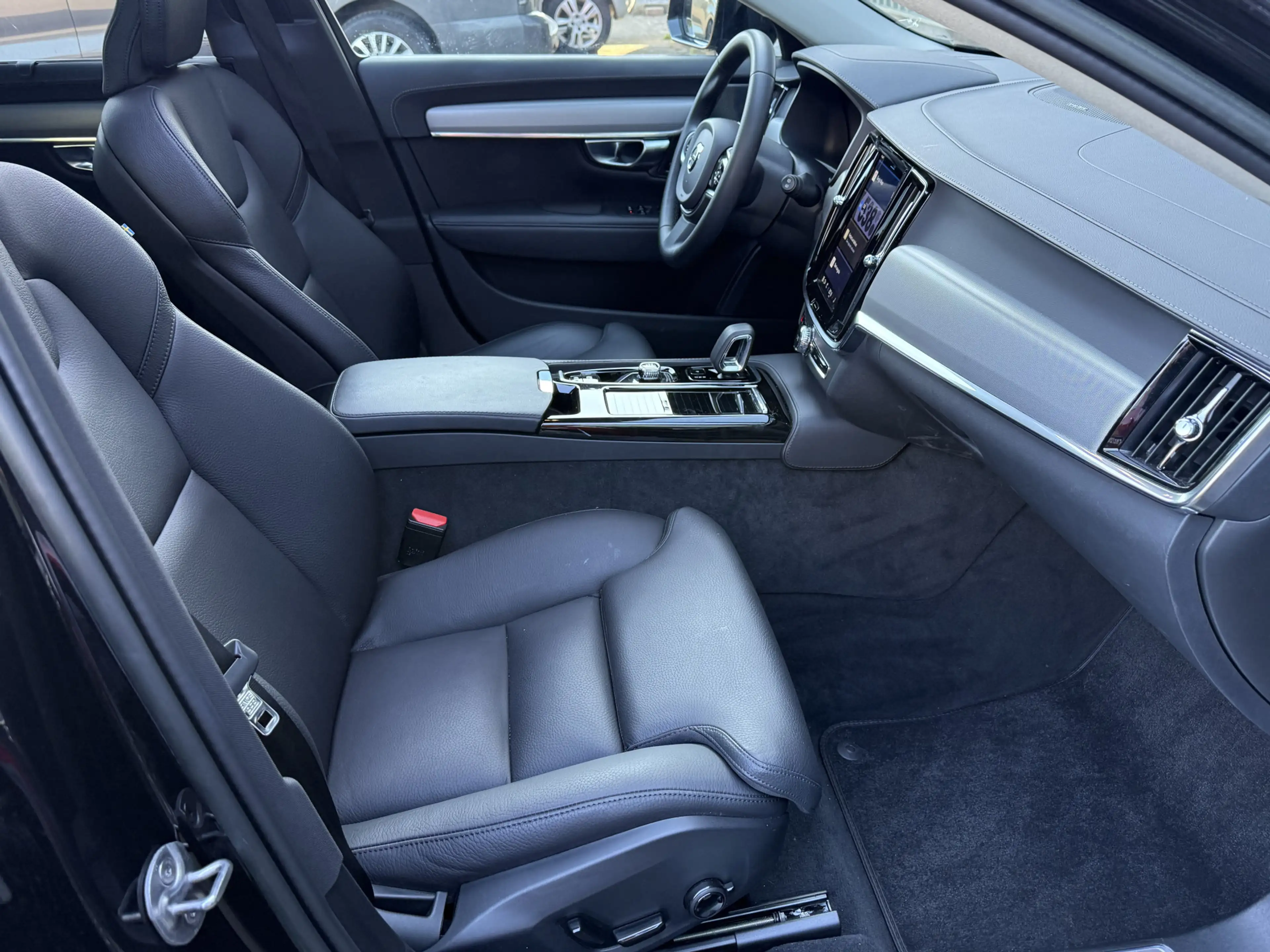 Volvo V90 2.0 T6 Plug-in hybrid AWD Plus Dark — photo 19