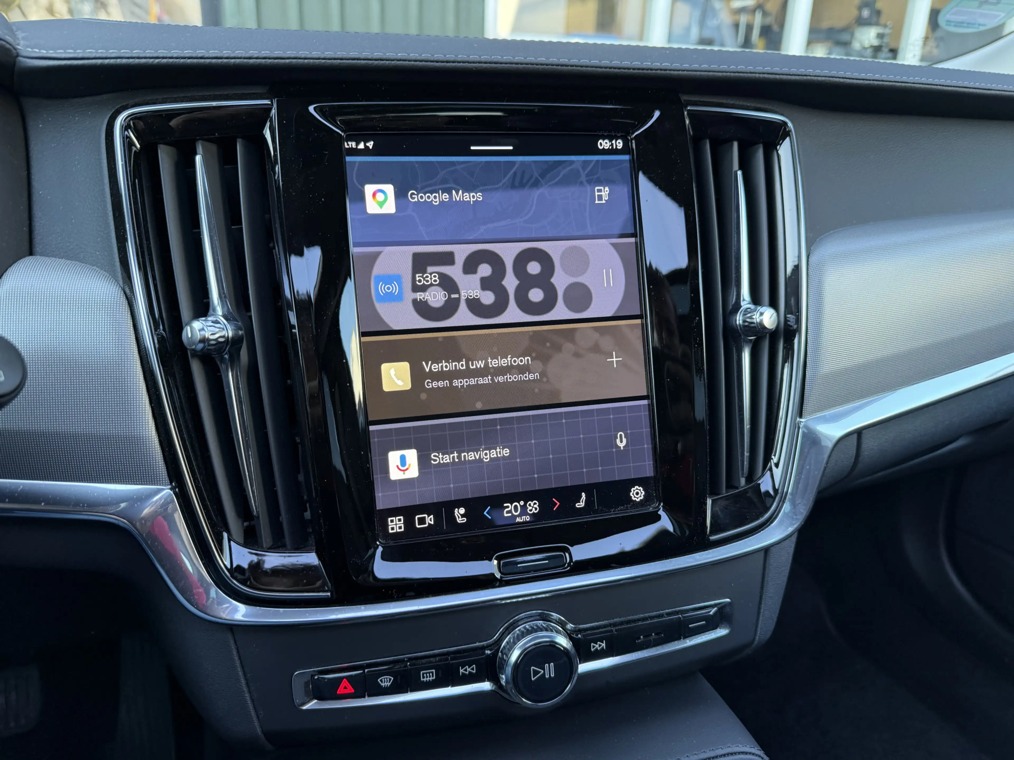 Volvo V90 2.0 T6 Plug-in hybrid AWD Plus Dark — photo 12