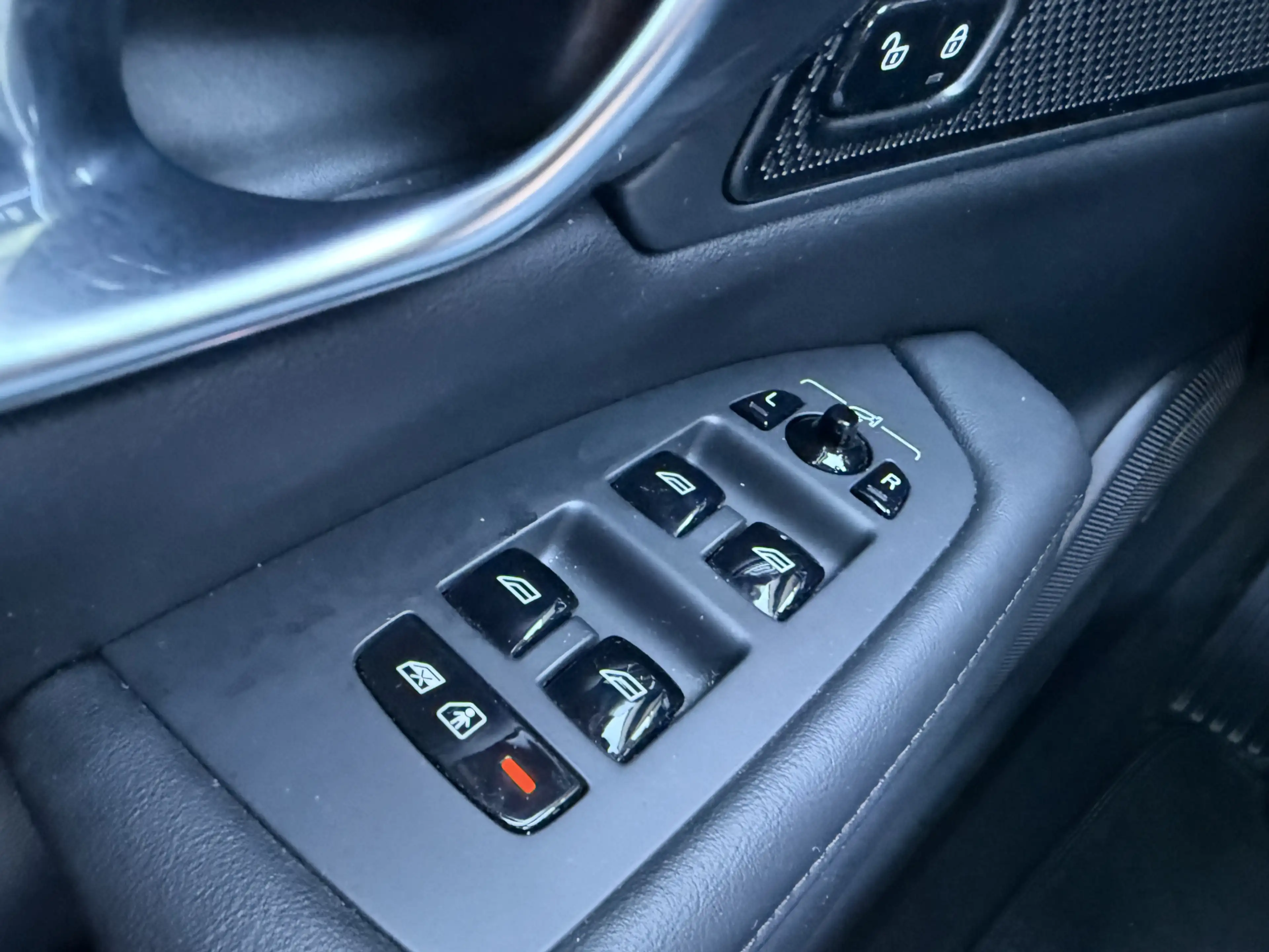 Volvo V90 2.0 T6 Plug-in hybrid AWD Plus Dark — photo 41
