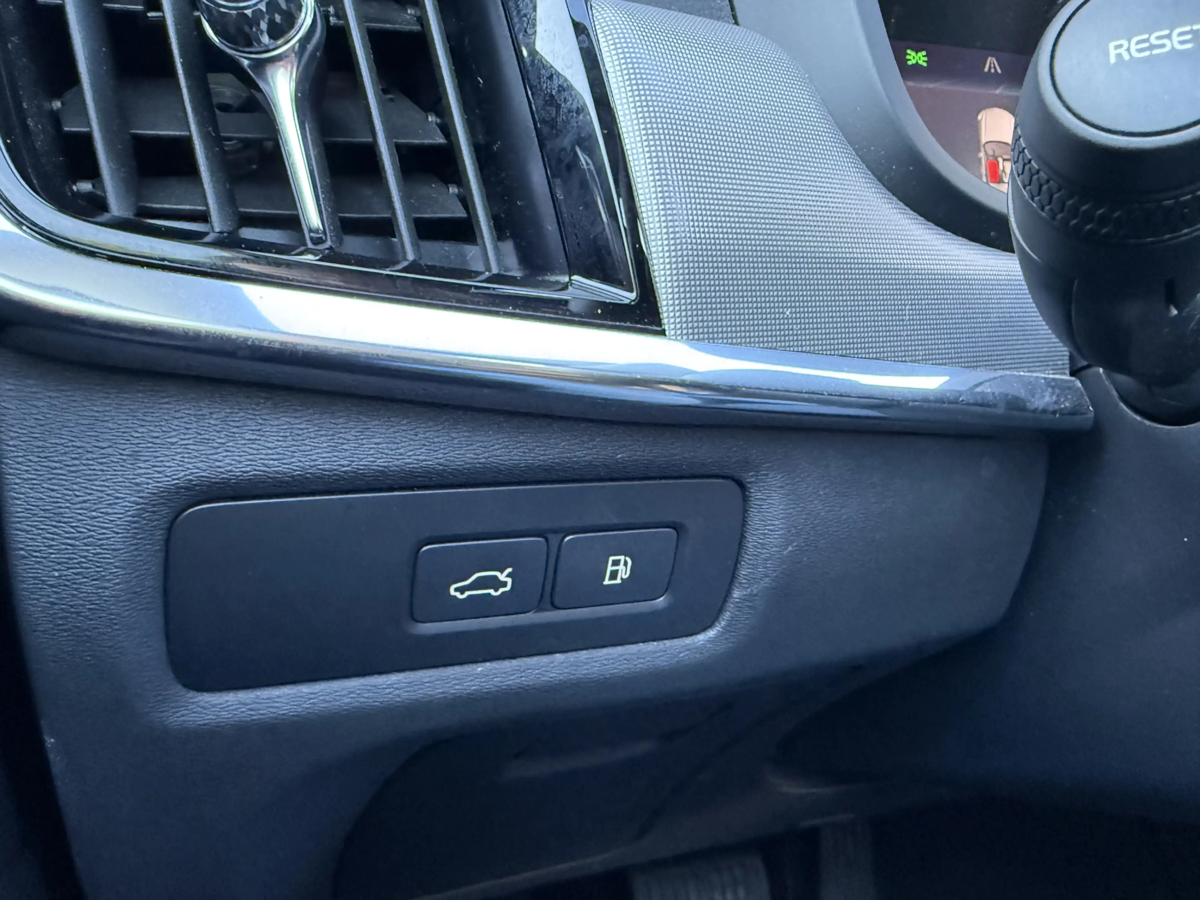 Volvo V90 2.0 T6 Plug-in hybrid AWD Plus Dark — photo 39