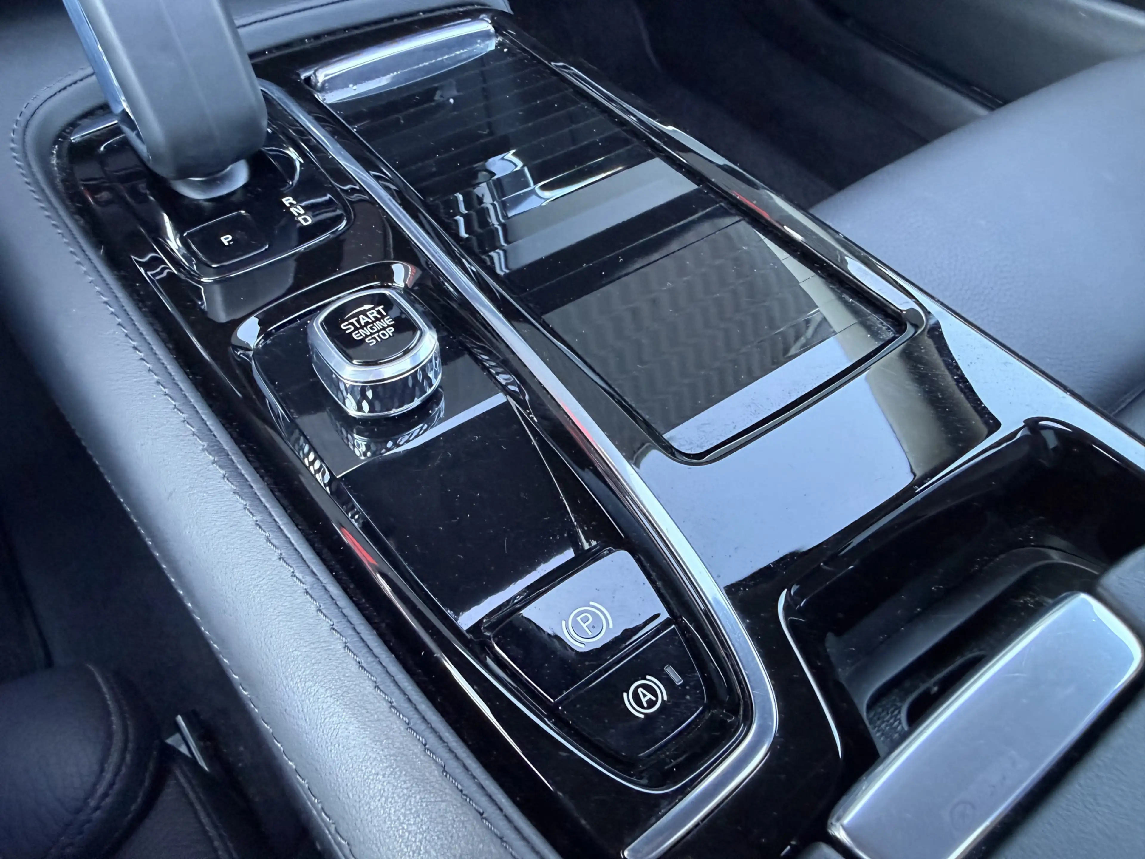 Volvo V90 2.0 T6 Plug-in hybrid AWD Plus Dark — photo 43