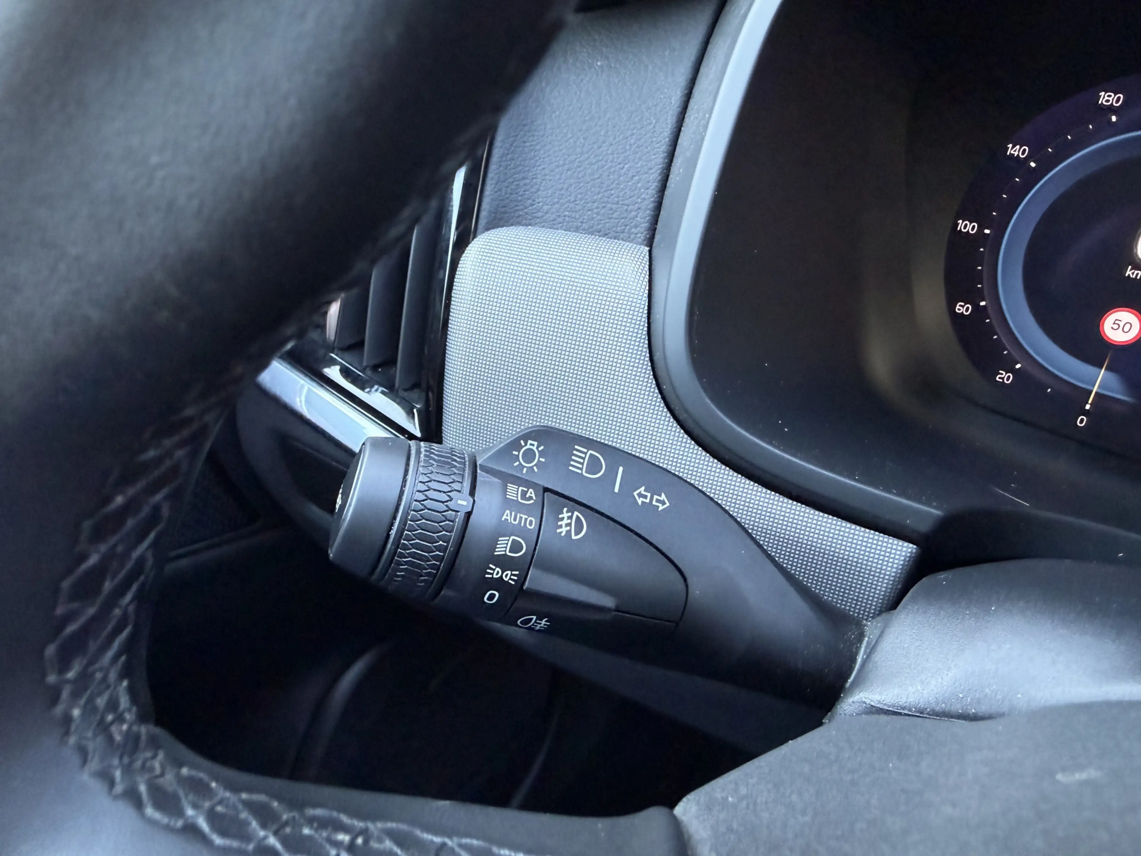 Volvo V90 2.0 T6 Plug-in hybrid AWD Plus Dark — photo 38