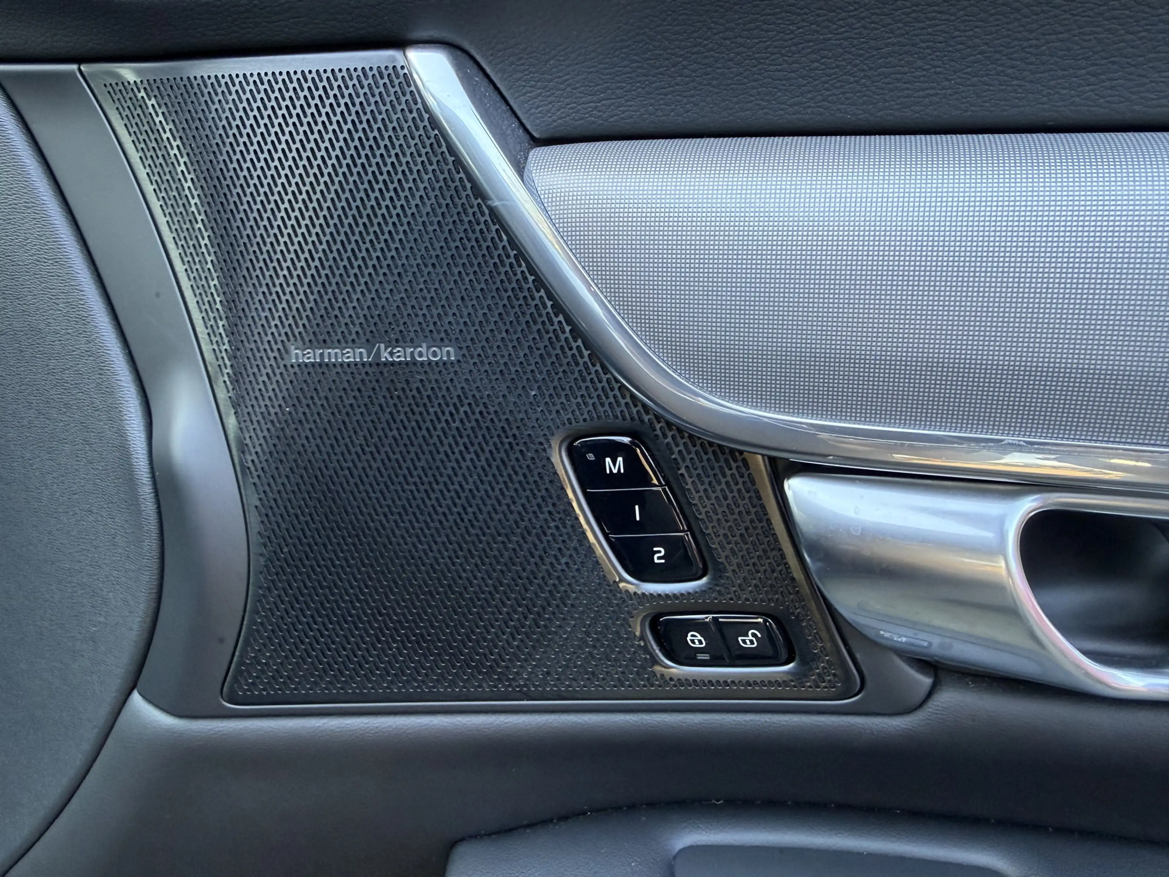 Volvo V90 2.0 T6 Plug-in hybrid AWD Plus Dark — photo 17