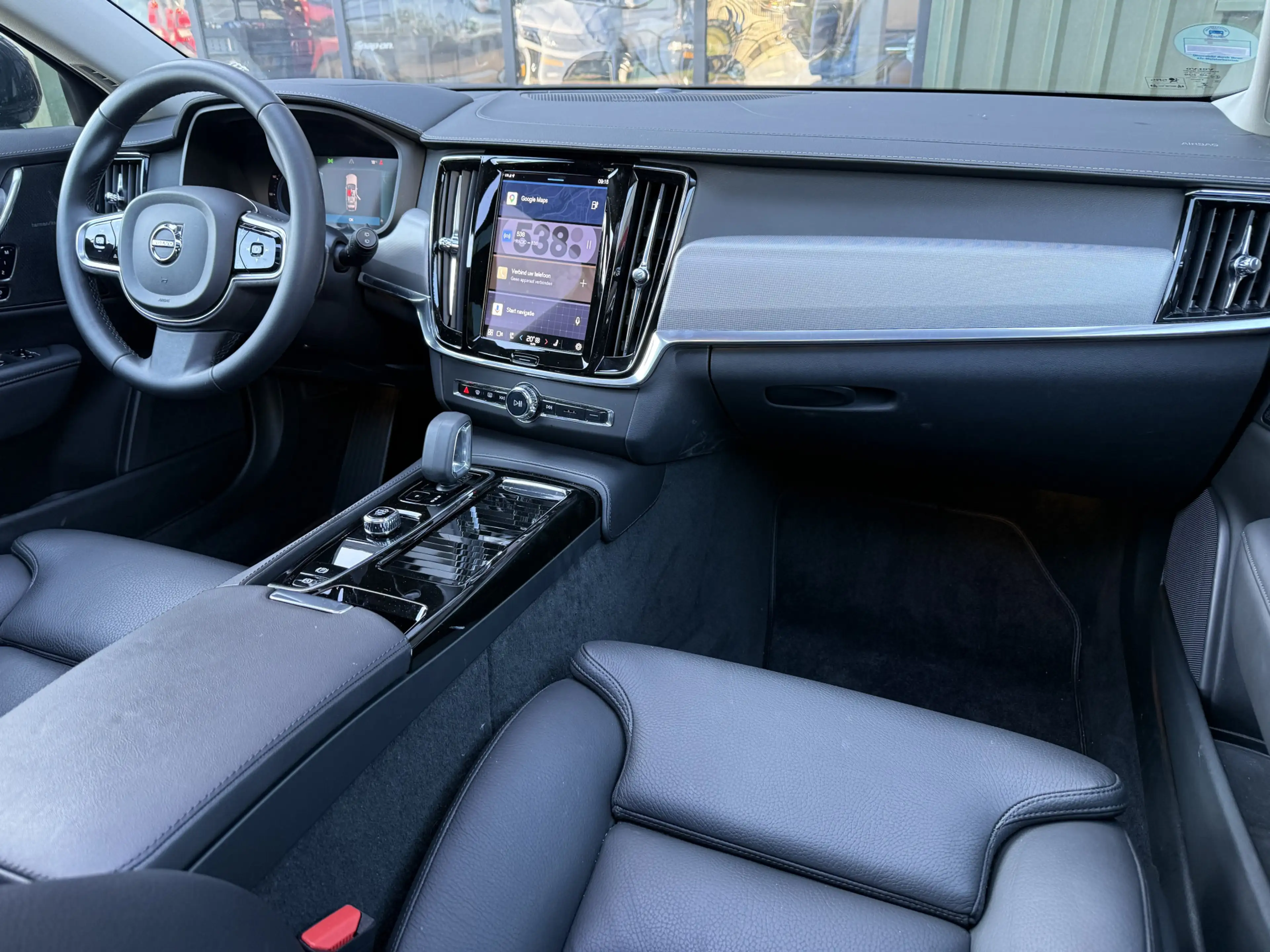 Volvo V90 2.0 T6 Plug-in hybrid AWD Plus Dark — photo 6