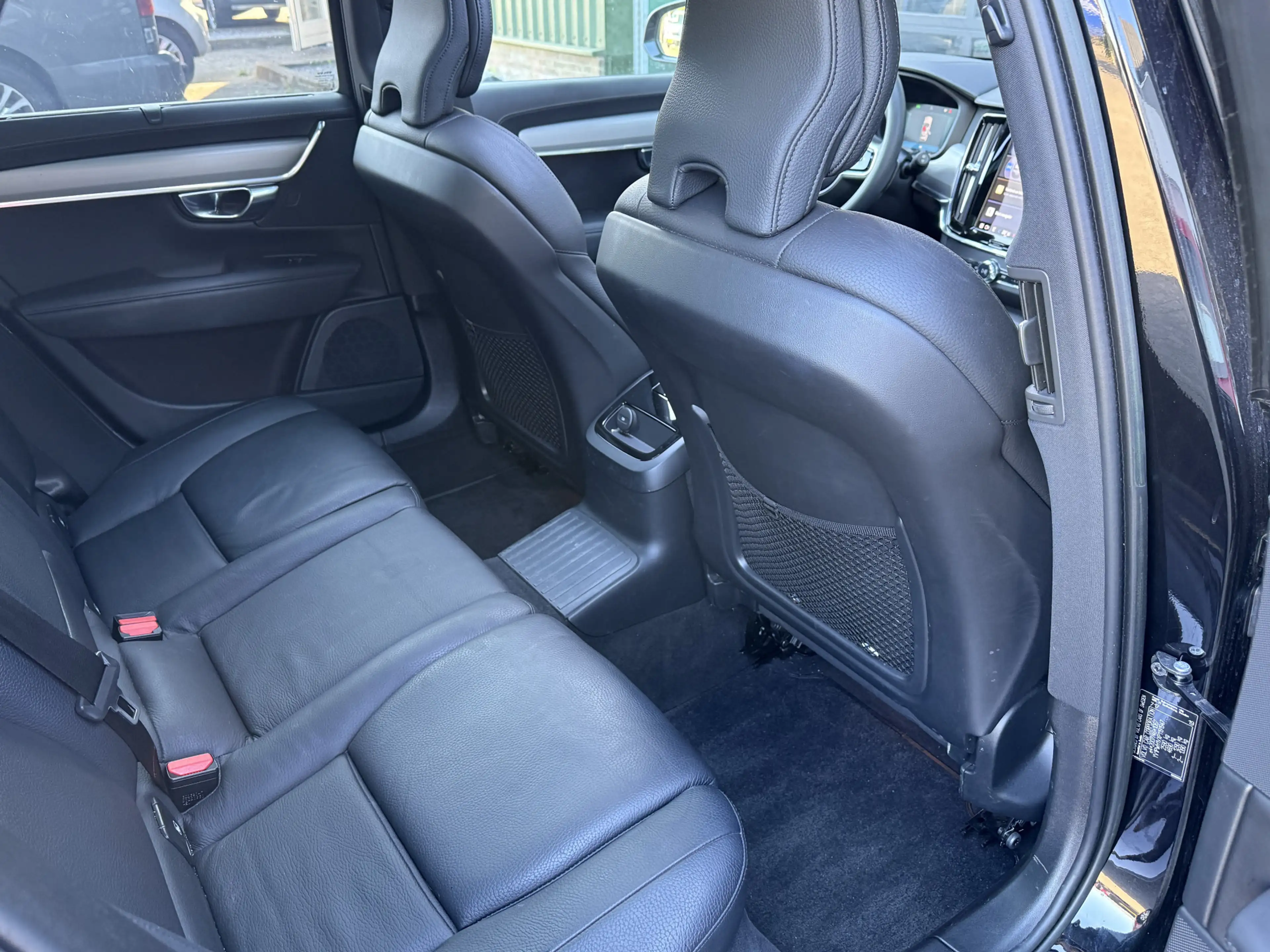 Volvo V90 2.0 T6 Plug-in hybrid AWD Plus Dark — photo 25