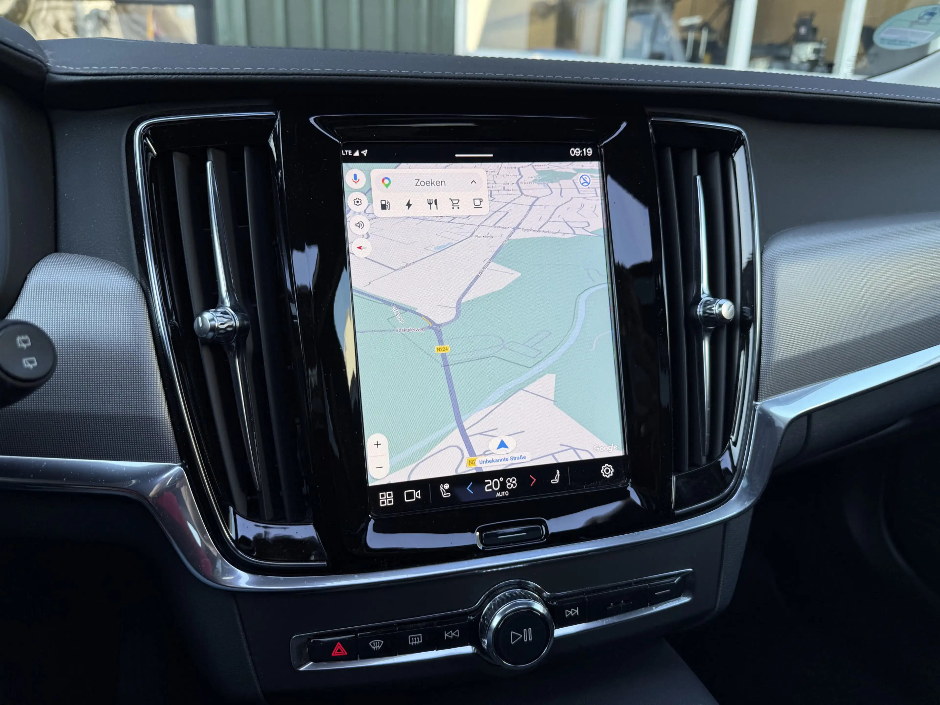 Volvo V90 2.0 T6 Plug-in hybrid AWD Plus Dark — photo 13