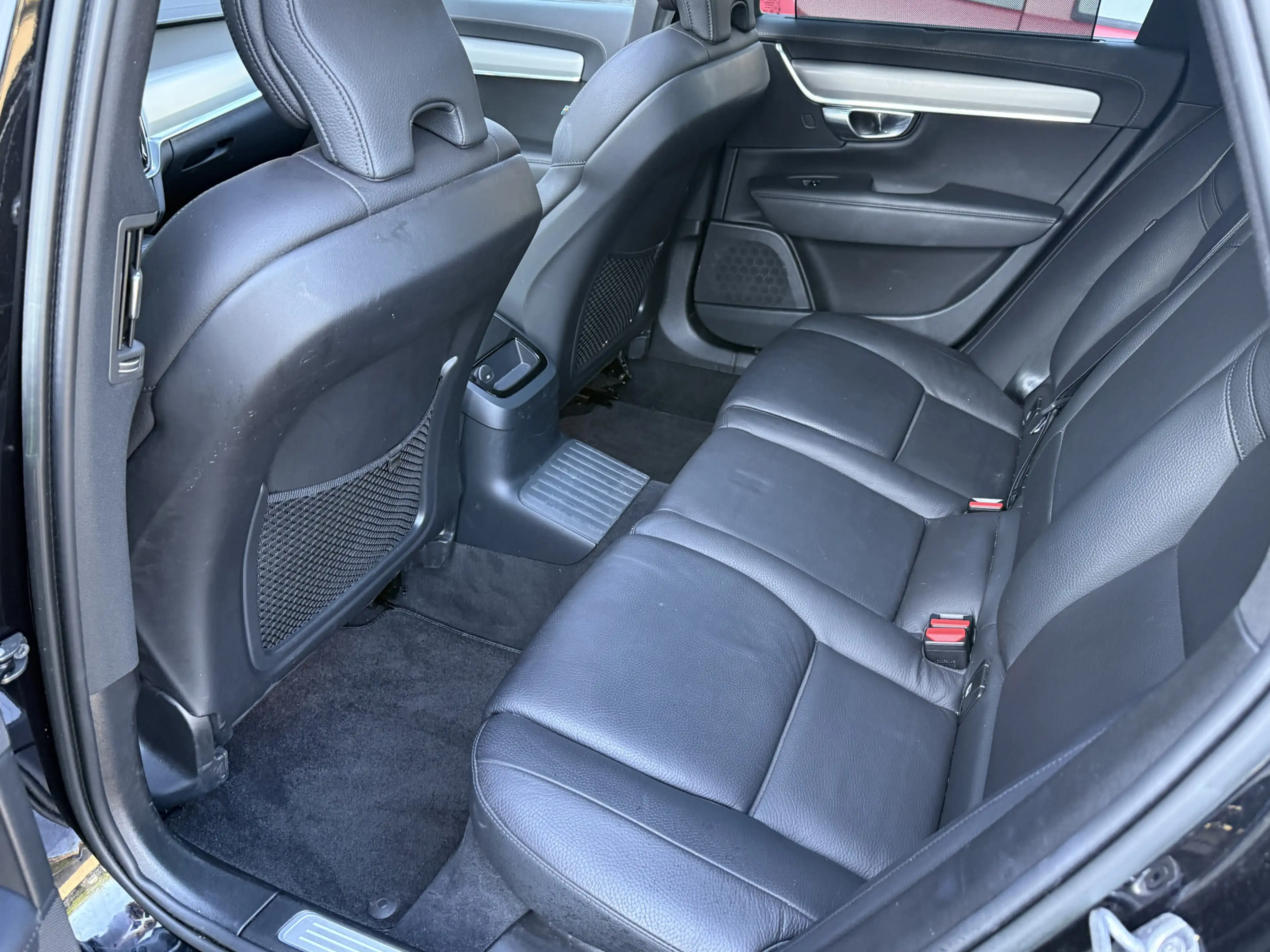 Volvo V90 2.0 T6 Plug-in hybrid AWD Plus Dark — photo 26