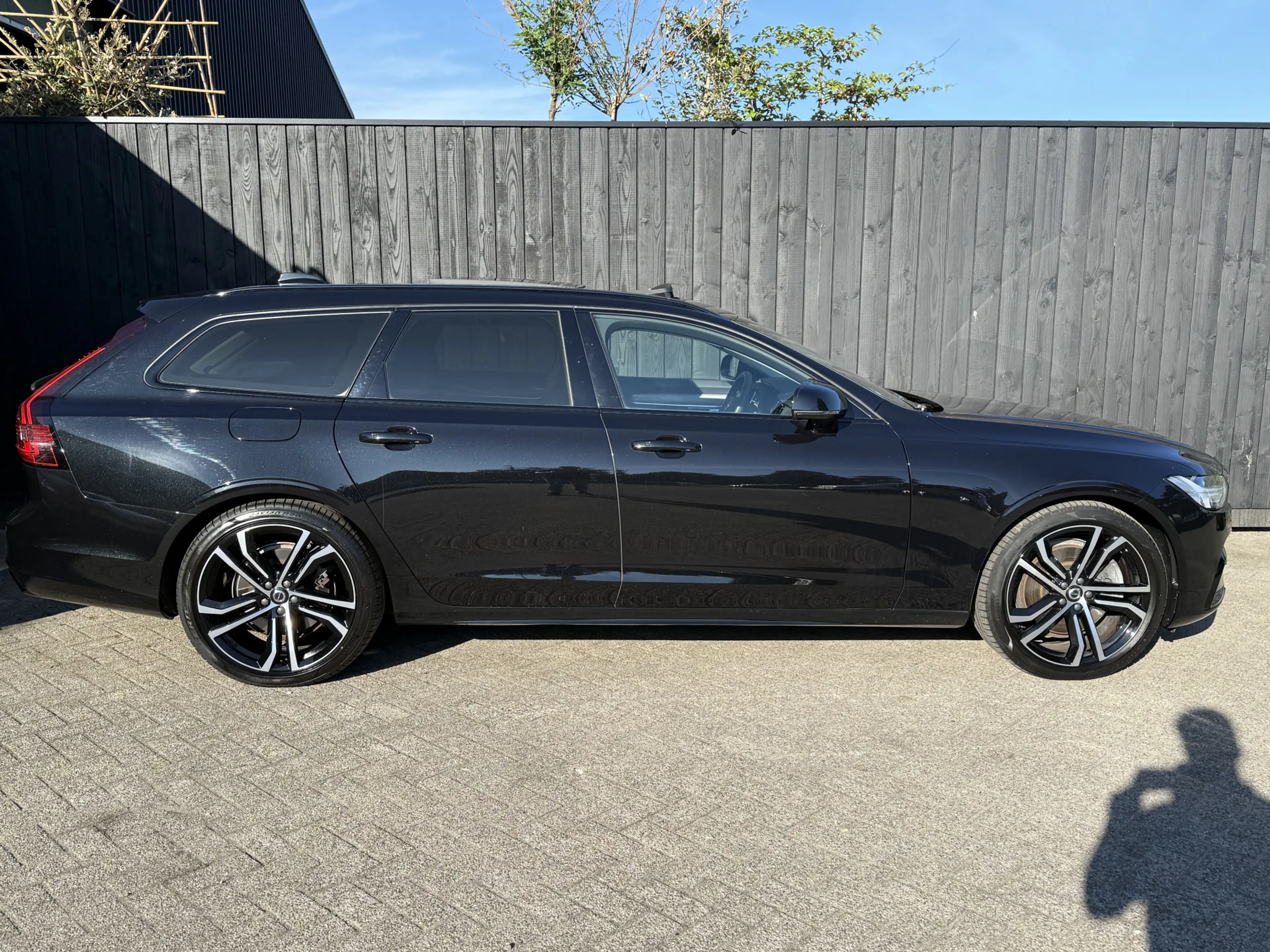 Volvo V90 2.0 T6 Plug-in hybrid AWD Plus Dark — photo 2