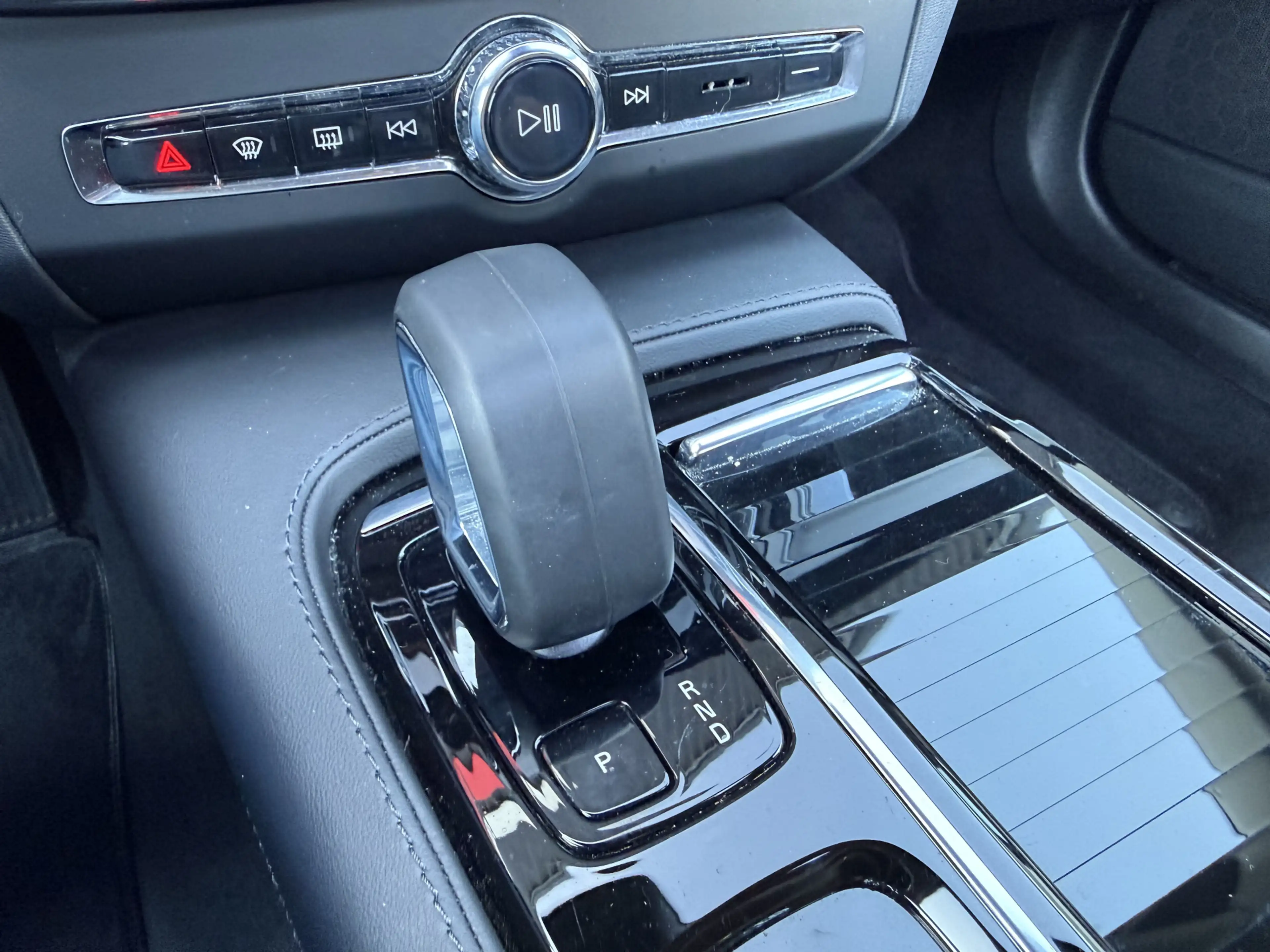 Volvo V90 2.0 T6 Plug-in hybrid AWD Plus Dark — photo 28
