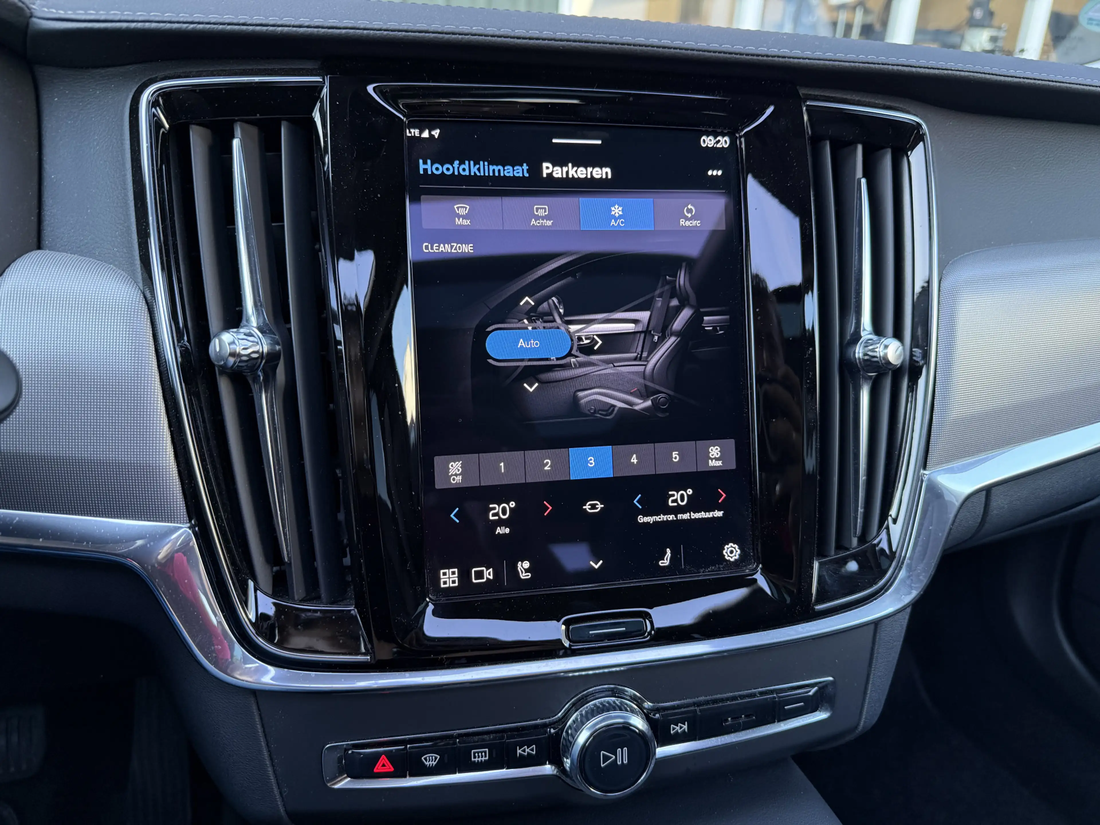 Volvo V90 2.0 T6 Plug-in hybrid AWD Plus Dark — photo 20