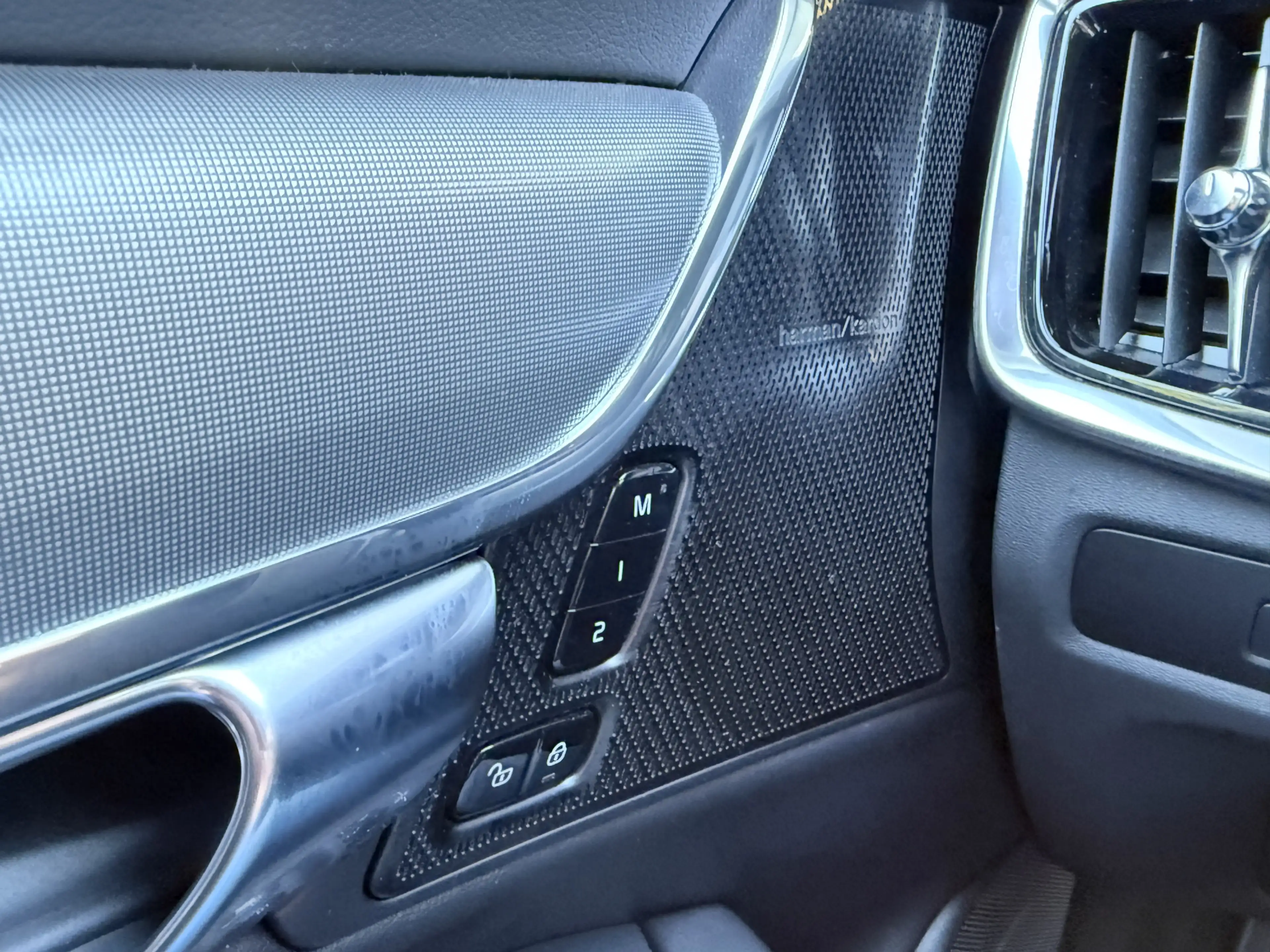 Volvo V90 2.0 T6 Plug-in hybrid AWD Plus Dark — photo 34
