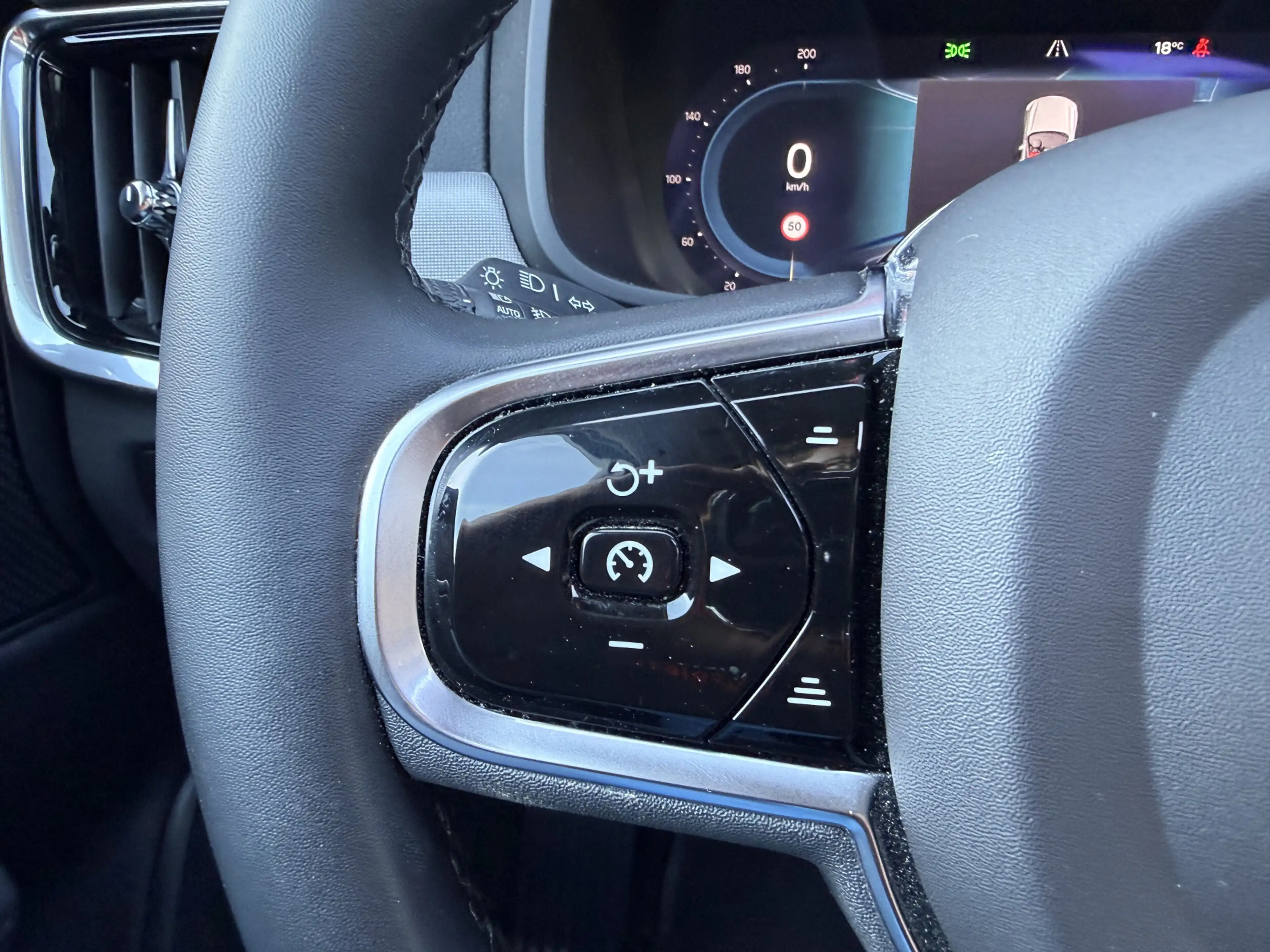 Volvo V90 2.0 T6 Plug-in hybrid AWD Plus Dark — photo 8