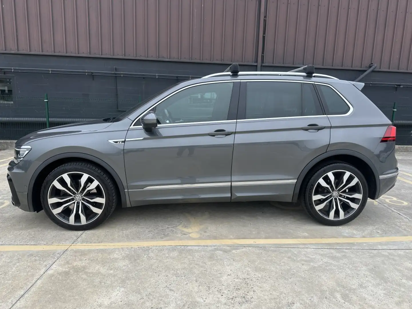 Volkswagen Tiguan 2.0TDI Sport 4Motion DSG 140kW Gris - 2