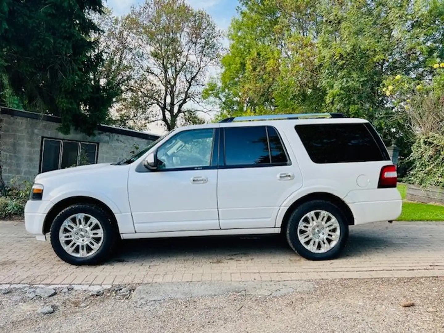 Ford Expedition Limited V8 Full Option Wit - 2