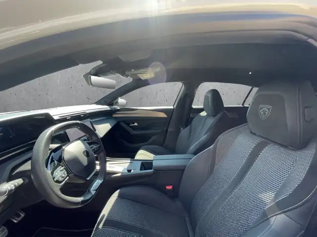 Peugeot 308 view 9