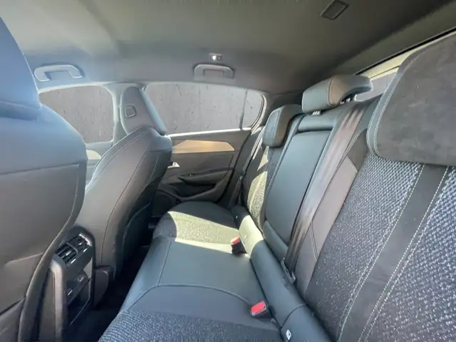 Peugeot 308 view 8