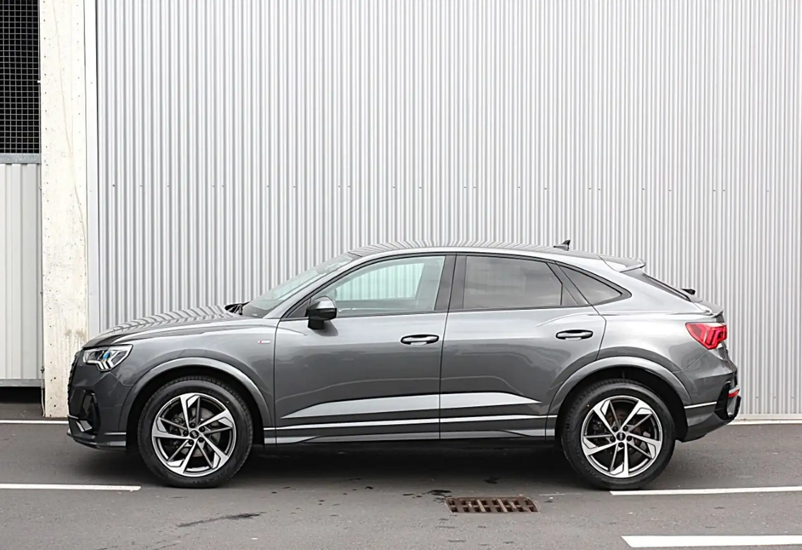 Audi Q3 35 TDI quattro S line ext. Grau - 2