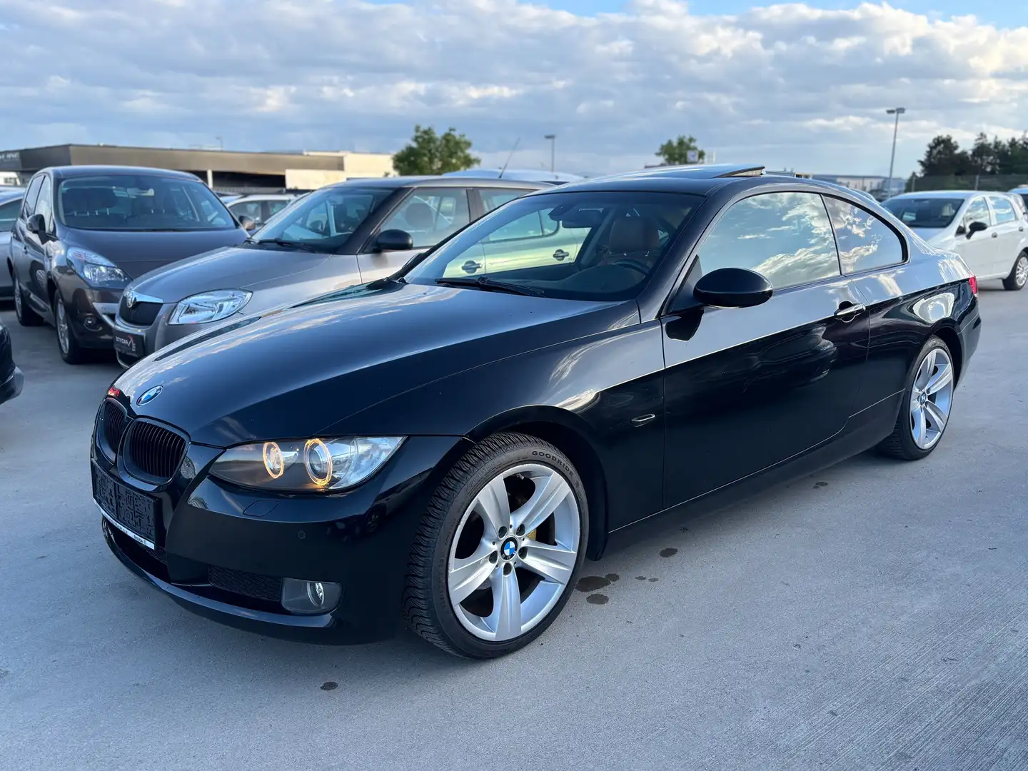 BMW 320 320i Coupé Österreich-Paket Aut. Black - 1