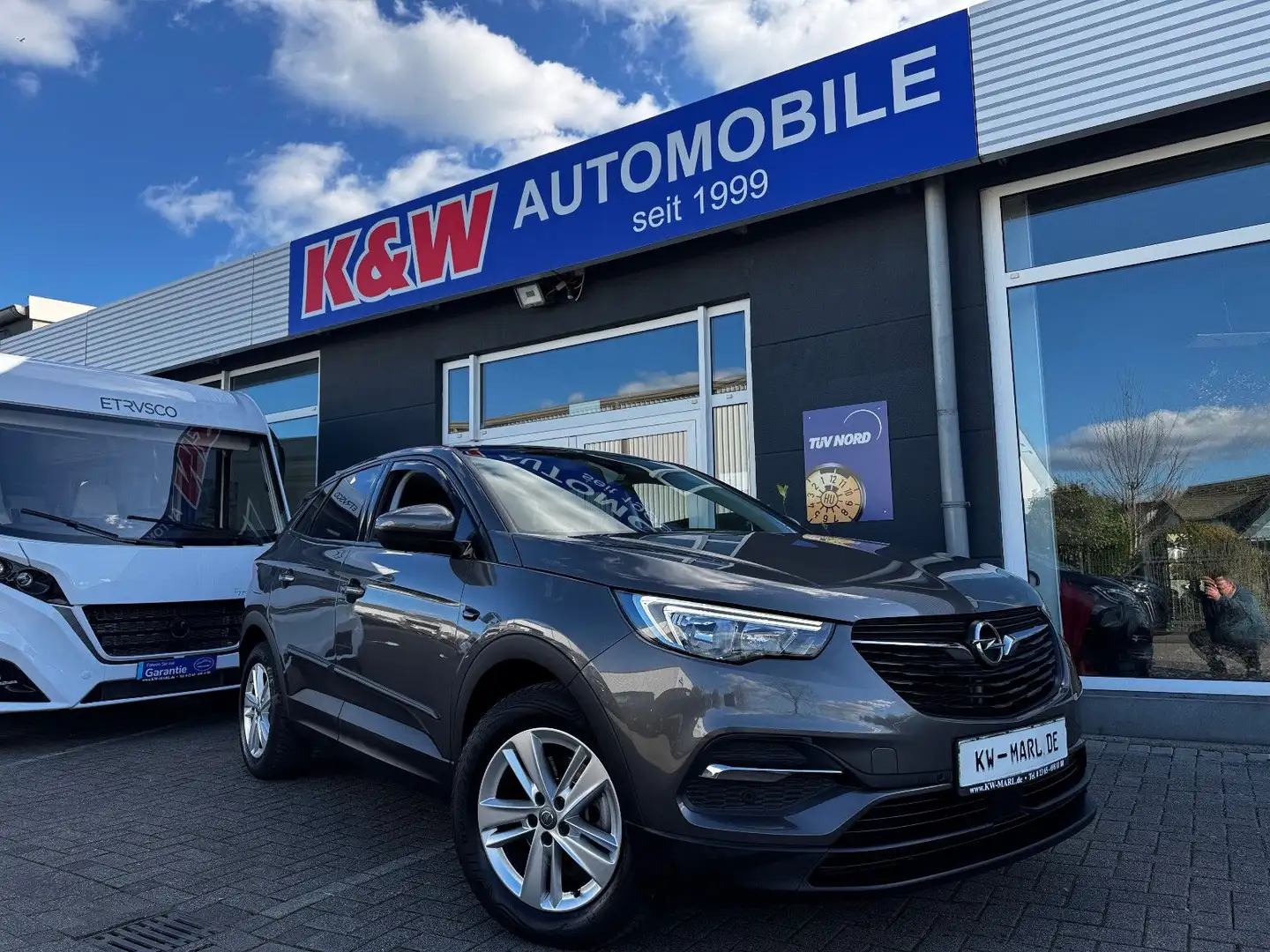 Opel Grandland X PANO KLIMAAUTO PDC SITZHEIZ APPLE Grau - 1