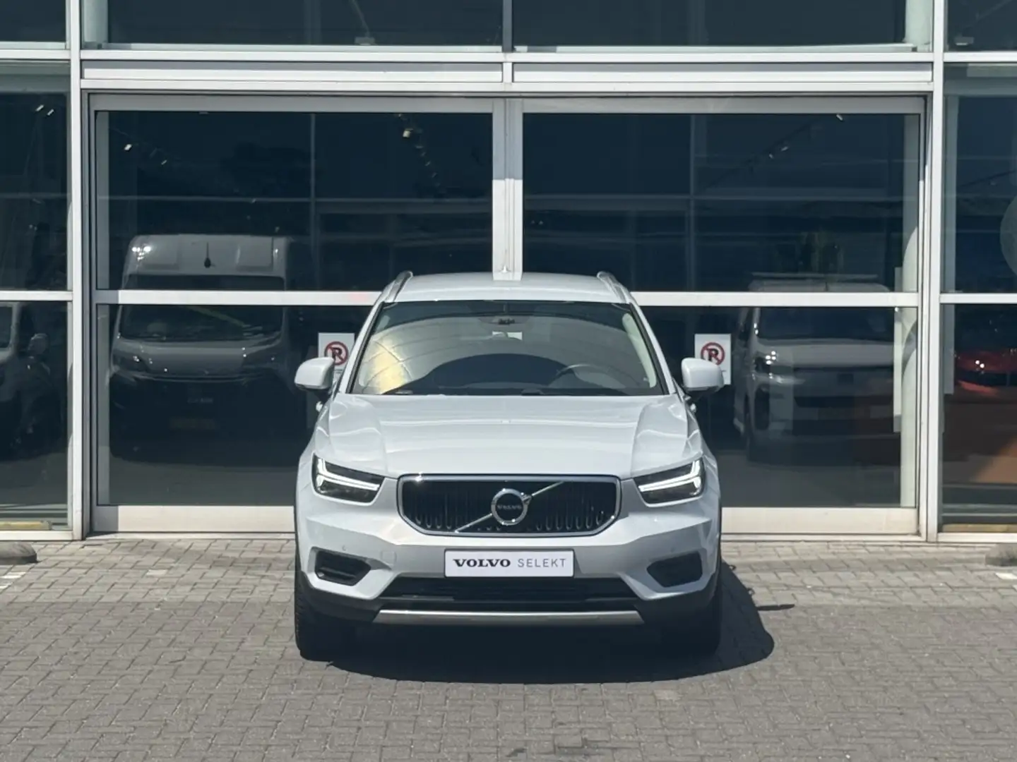 Volvo XC40 1.5 T5 TE Moment Pro Grijs - 2