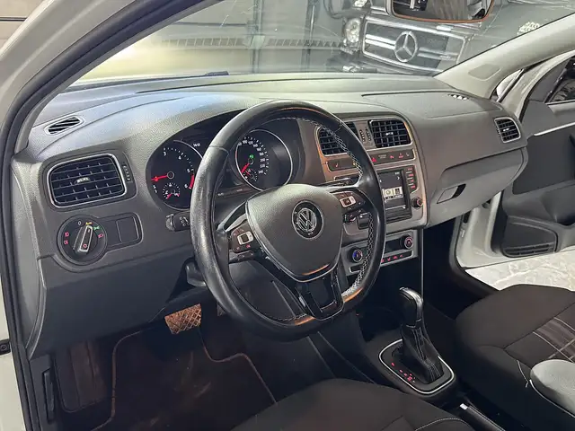 Volkswagen Polo view 12